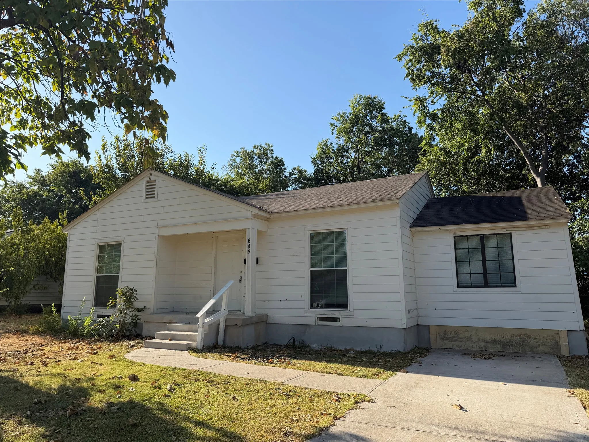 Single Family Residence For Rent in Dallas County , 628 Cedar Drive, Garland, Texas 75040, 3 Bedroom, 2 Bathroom, Garage spaces, 1,062 Sqft, built in 1949, mls#21362903, Real Estate Agent in Garland, Homes For Rent in Dallas county, Homes For Rent in Garland, Realtor in Garland Texas, Real Estate Brokerage Independent Realty Texas, Luminita Cordes Realtor