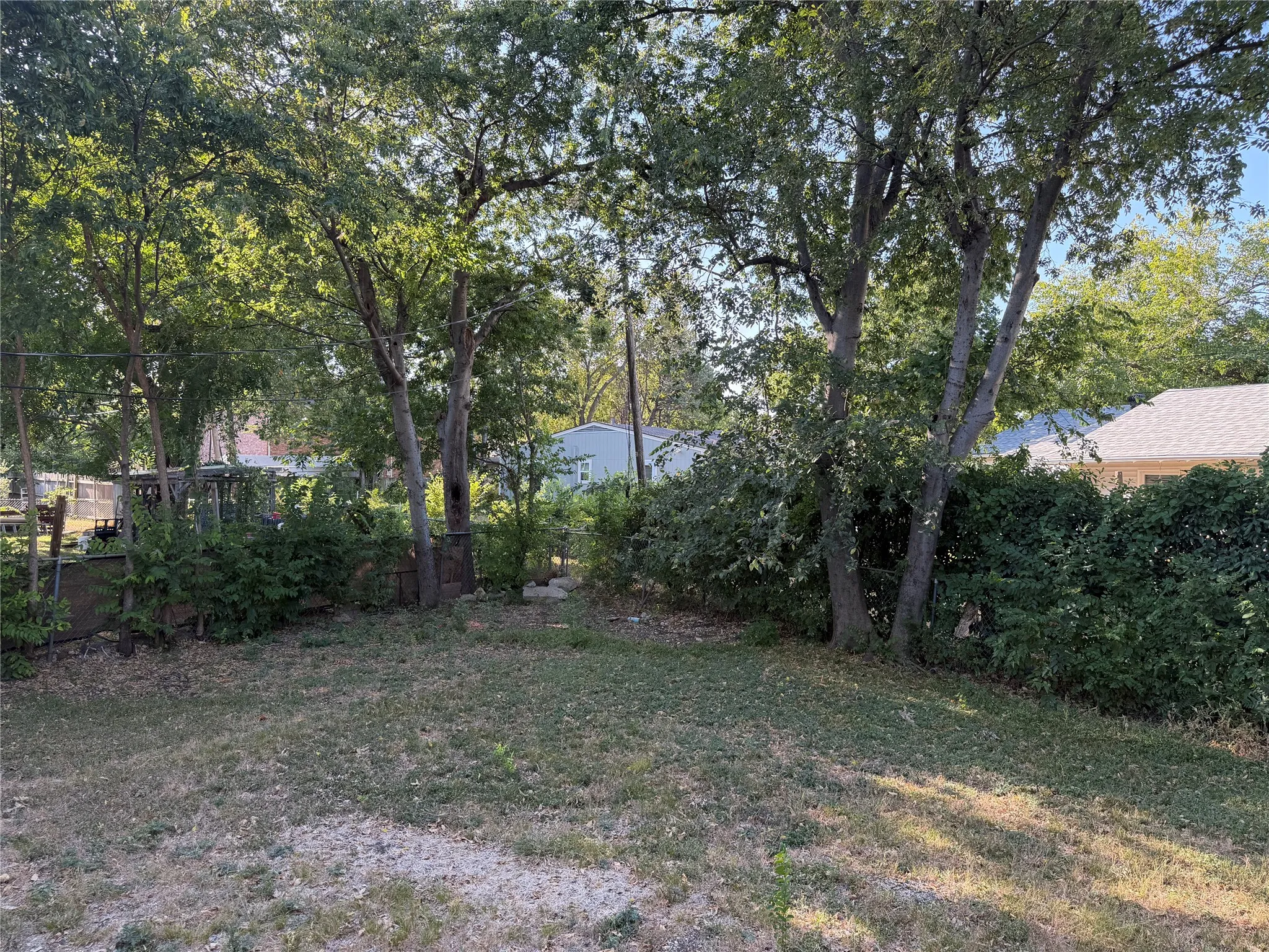 Single Family Residence For Rent in Dallas County , 628 Cedar Drive, Garland, Texas 75040, 3 Bedroom, 2 Bathroom, Garage spaces, 1,062 Sqft, built in 1949, mls#21362903, Real Estate Agent in Garland, Homes For Rent in Dallas county, Homes For Rent in Garland, Realtor in Garland Texas, Real Estate Brokerage Independent Realty Texas, Luminita Cordes Realtor