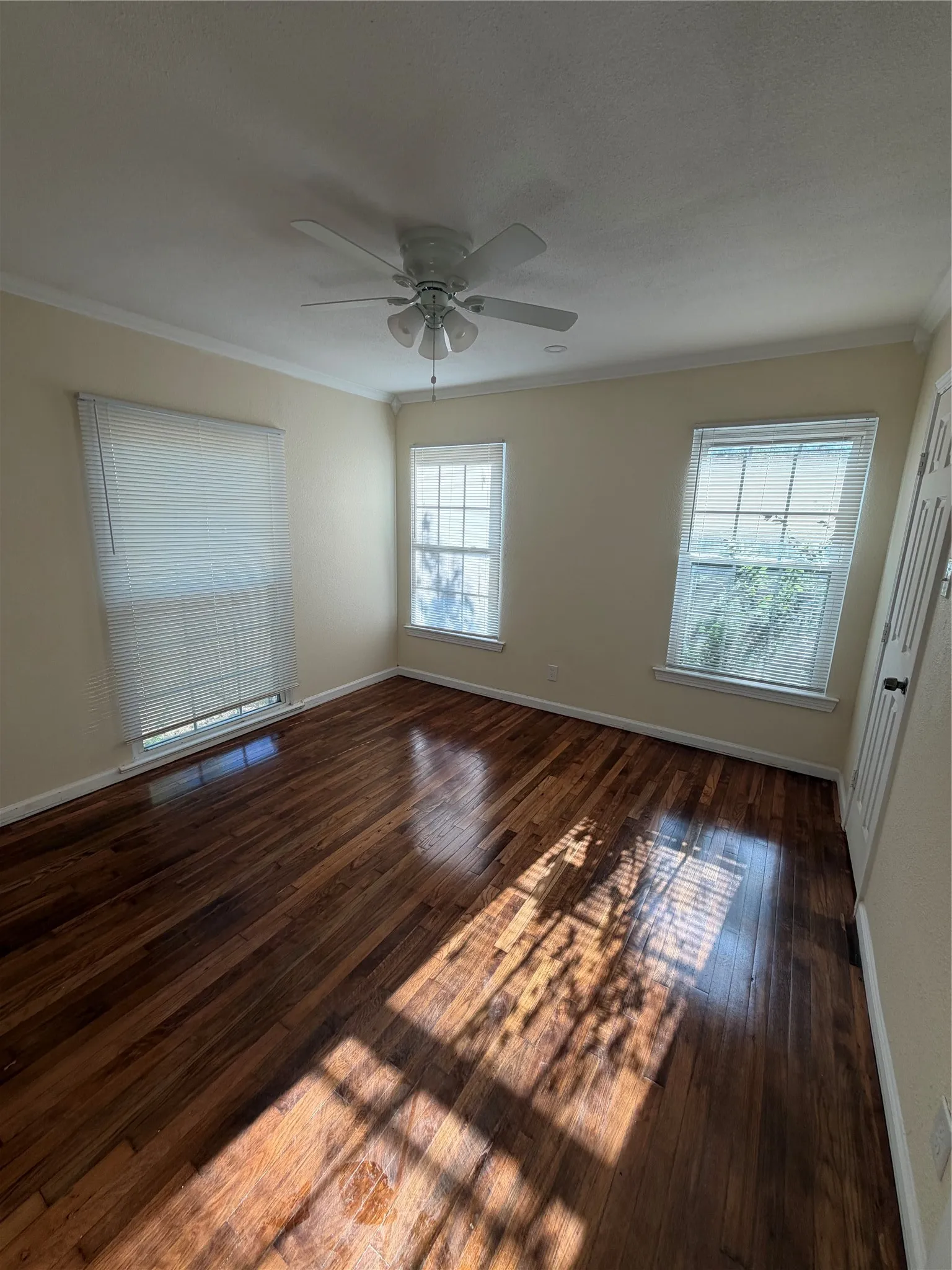 Single Family Residence For Rent in Dallas County , 628 Cedar Drive, Garland, Texas 75040, 3 Bedroom, 2 Bathroom, Garage spaces, 1,062 Sqft, built in 1949, mls#21362903, Real Estate Agent in Garland, Homes For Rent in Dallas county, Homes For Rent in Garland, Realtor in Garland Texas, Real Estate Brokerage Independent Realty Texas, Luminita Cordes Realtor