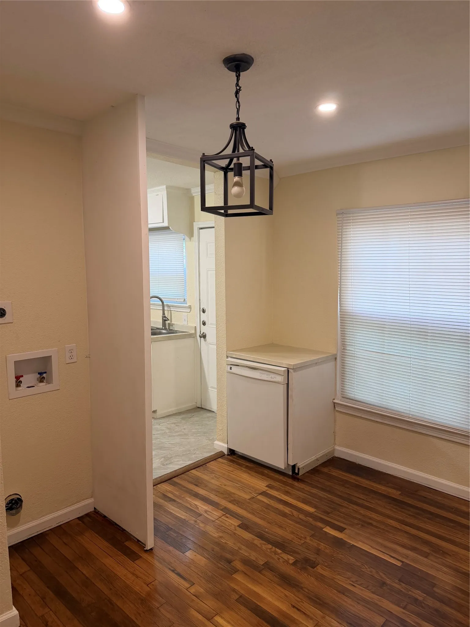Single Family Residence For Rent in Dallas County , 628 Cedar Drive, Garland, Texas 75040, 3 Bedroom, 2 Bathroom, Garage spaces, 1,062 Sqft, built in 1949, mls#21362903, Real Estate Agent in Garland, Homes For Rent in Dallas county, Homes For Rent in Garland, Realtor in Garland Texas, Real Estate Brokerage Independent Realty Texas, Luminita Cordes Realtor