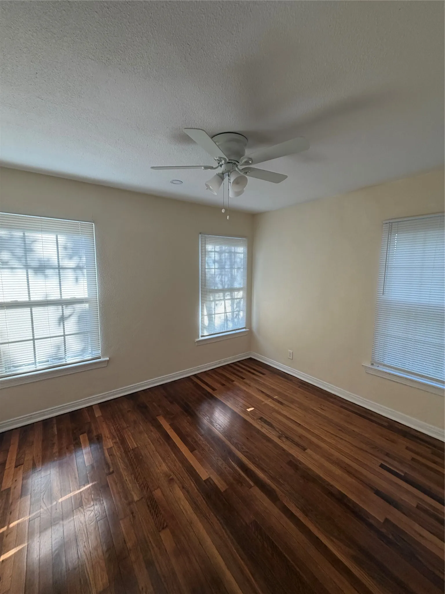 Single Family Residence For Rent in Dallas County , 628 Cedar Drive, Garland, Texas 75040, 3 Bedroom, 2 Bathroom, Garage spaces, 1,062 Sqft, built in 1949, mls#21362903, Real Estate Agent in Garland, Homes For Rent in Dallas county, Homes For Rent in Garland, Realtor in Garland Texas, Real Estate Brokerage Independent Realty Texas, Luminita Cordes Realtor