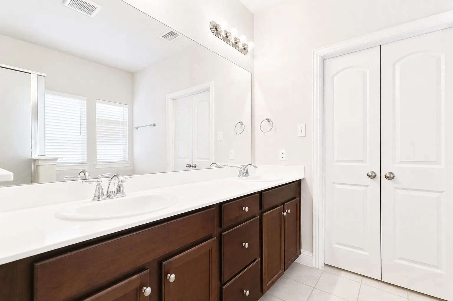Single Family Residence For Rent in Denton County , 7304 Elm Grove Lane, Little Elm, Texas 76227, 3 Bedroom, 2 Bathroom, 2 Garage spaces, 1,802 Sqft, built in 2019, mls#21363028, Real Estate Agent in Little Elm, Homes For Rent in Denton county, Homes For Rent in Little Elm, Realtor in Little Elm Texas, Real Estate Brokerage Independent Realty Texas, Luminita Cordes Realtor