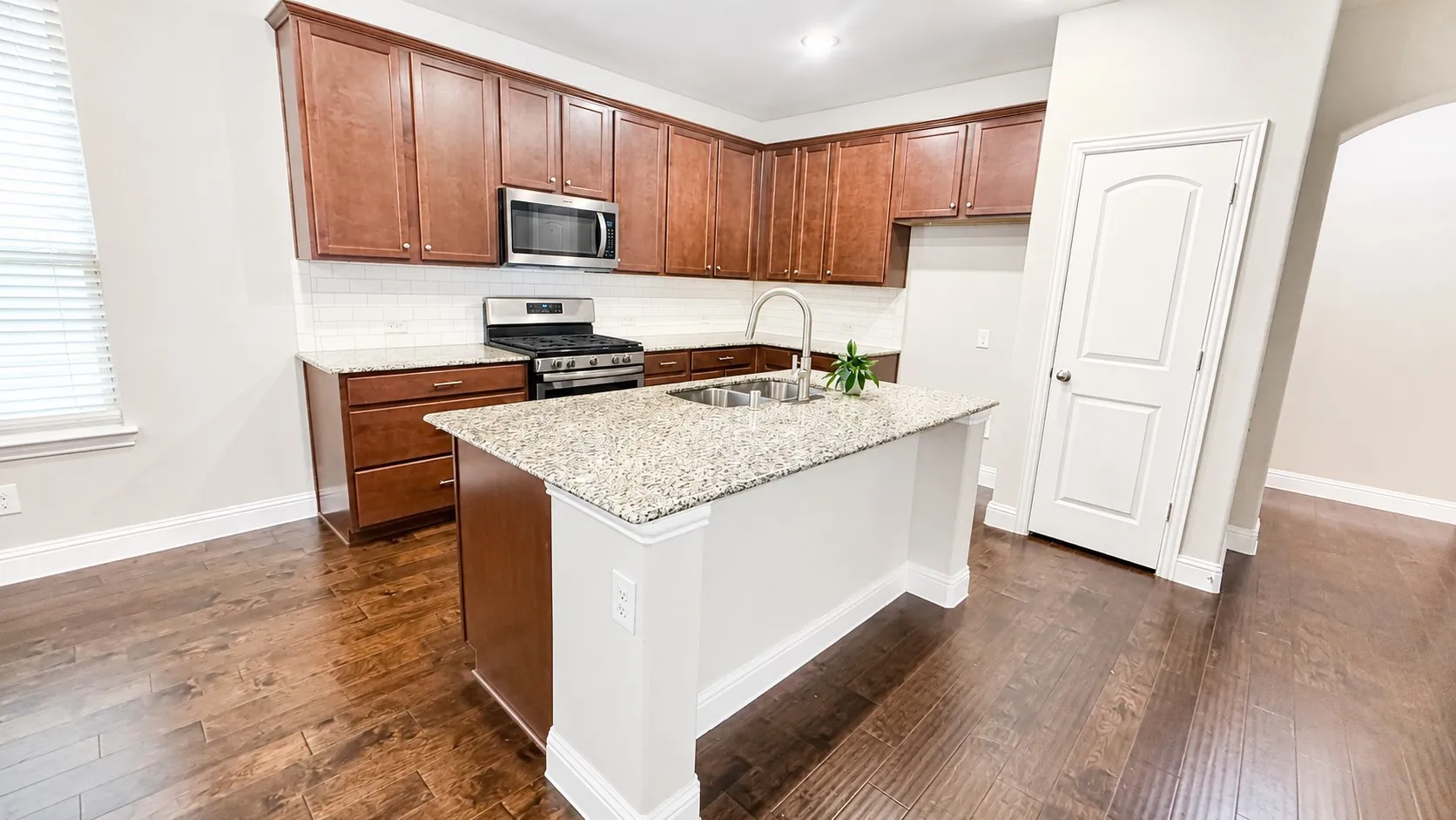 Single Family Residence For Rent in Denton County , 7304 Elm Grove Lane, Little Elm, Texas 76227, 3 Bedroom, 2 Bathroom, 2 Garage spaces, 1,802 Sqft, built in 2019, mls#21363028, Real Estate Agent in Little Elm, Homes For Rent in Denton county, Homes For Rent in Little Elm, Realtor in Little Elm Texas, Real Estate Brokerage Independent Realty Texas, Luminita Cordes Realtor