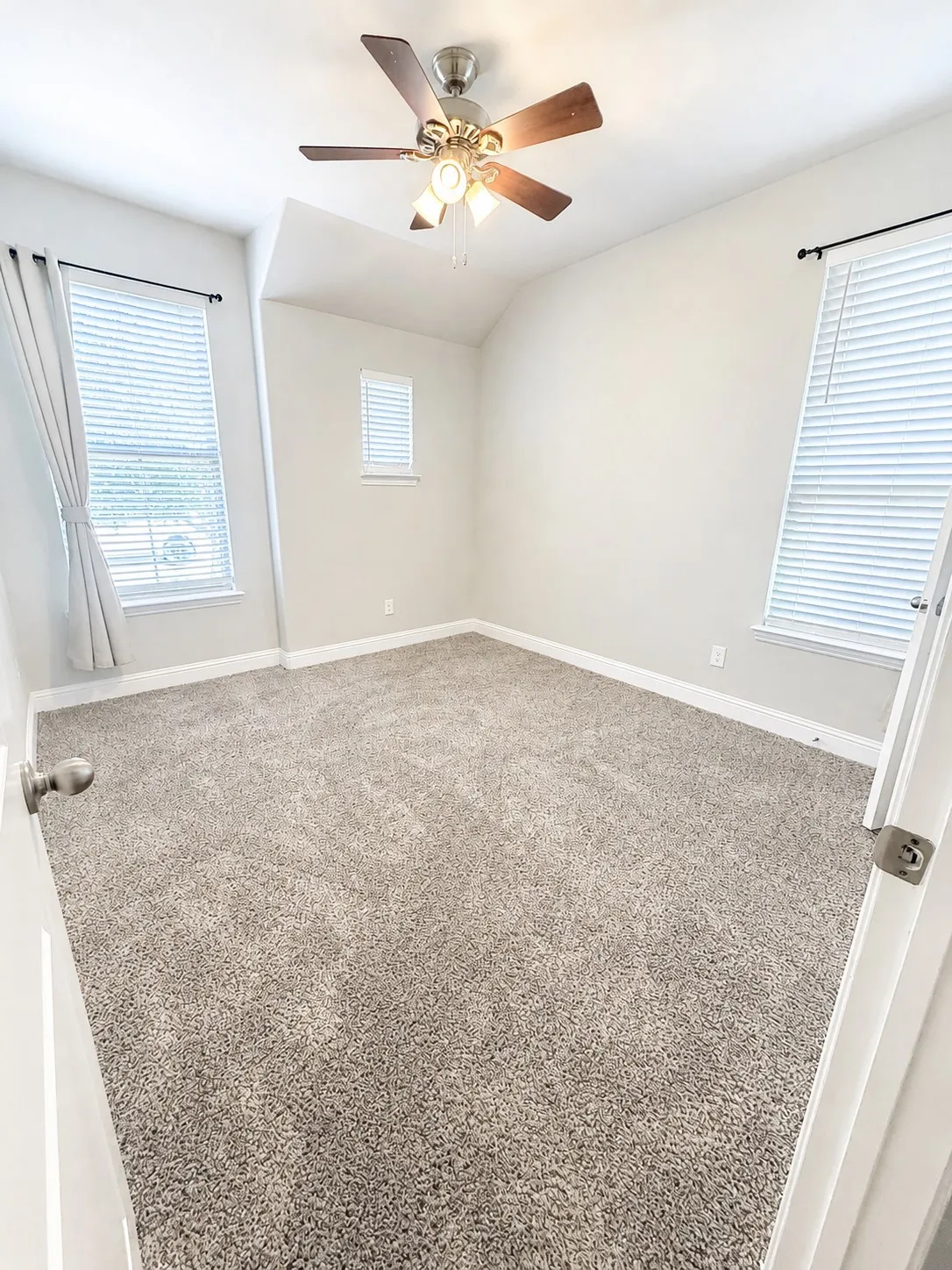 Single Family Residence For Rent in Denton County , 7304 Elm Grove Lane, Little Elm, Texas 76227, 3 Bedroom, 2 Bathroom, 2 Garage spaces, 1,802 Sqft, built in 2019, mls#21363028, Real Estate Agent in Little Elm, Homes For Rent in Denton county, Homes For Rent in Little Elm, Realtor in Little Elm Texas, Real Estate Brokerage Independent Realty Texas, Luminita Cordes Realtor