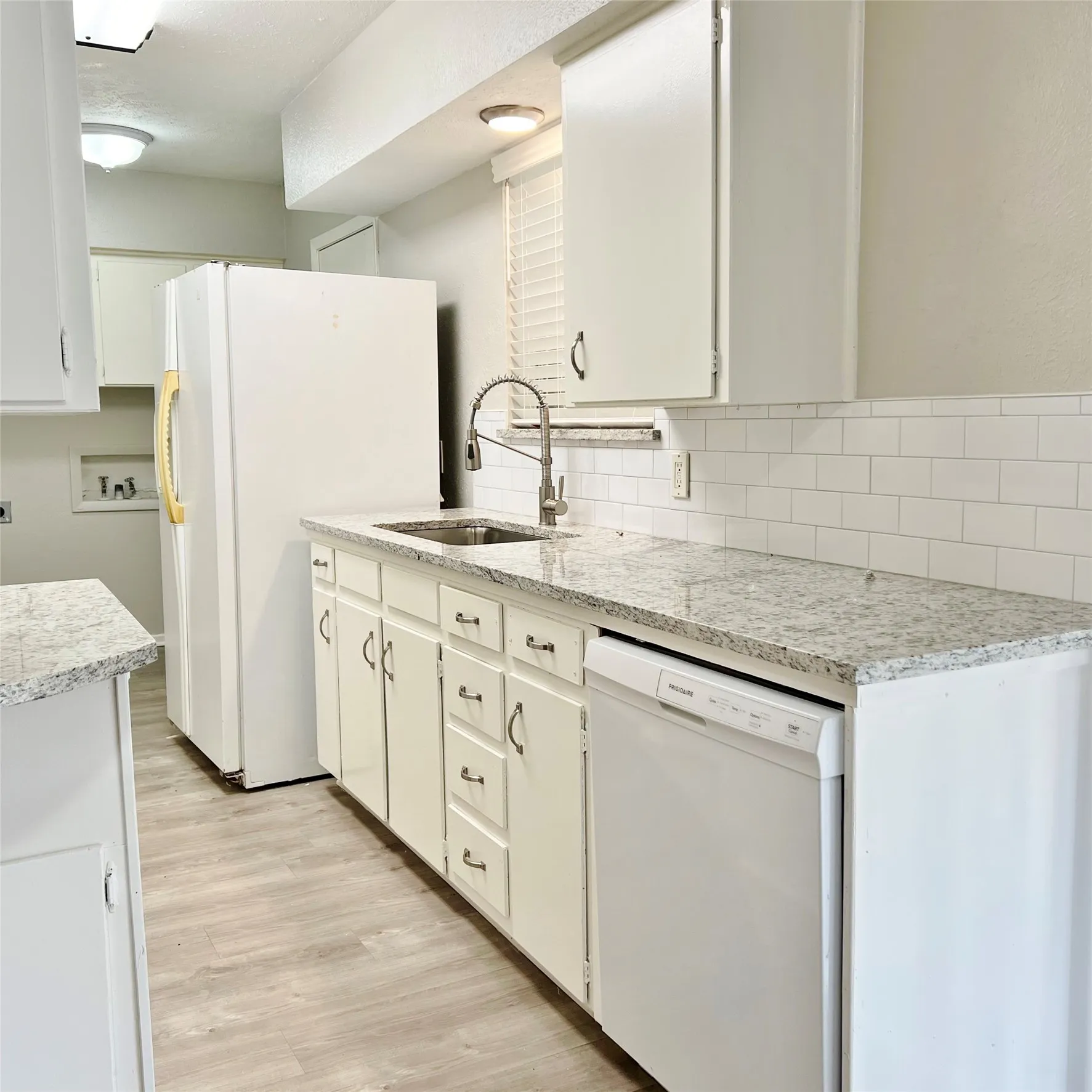 Single Family Residence For Rent in Ellis County , 1420 Hillside Drive, Midlothian, Texas 76065, 3 Bedroom, 2 Bathroom, 2 Garage spaces, 1,415 Sqft, built in 1968, mls#21362743, Real Estate Agent in Midlothian, Homes For Rent in Ellis county, Homes For Rent in Midlothian, Realtor in Midlothian Texas, Real Estate Brokerage Independent Realty Texas, Luminita Cordes Realtor