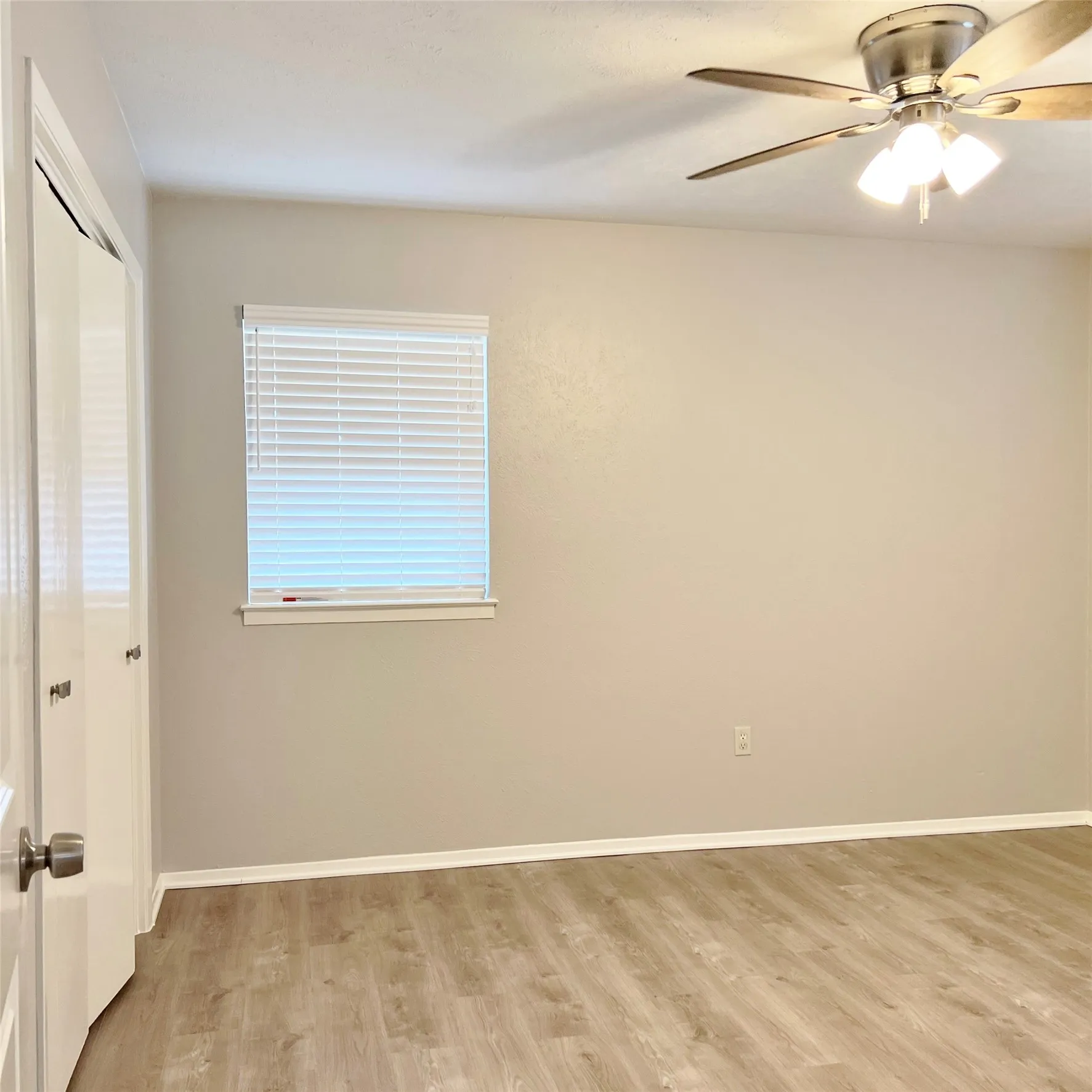 Single Family Residence For Rent in Ellis County , 1420 Hillside Drive, Midlothian, Texas 76065, 3 Bedroom, 2 Bathroom, 2 Garage spaces, 1,415 Sqft, built in 1968, mls#21362743, Real Estate Agent in Midlothian, Homes For Rent in Ellis county, Homes For Rent in Midlothian, Realtor in Midlothian Texas, Real Estate Brokerage Independent Realty Texas, Luminita Cordes Realtor