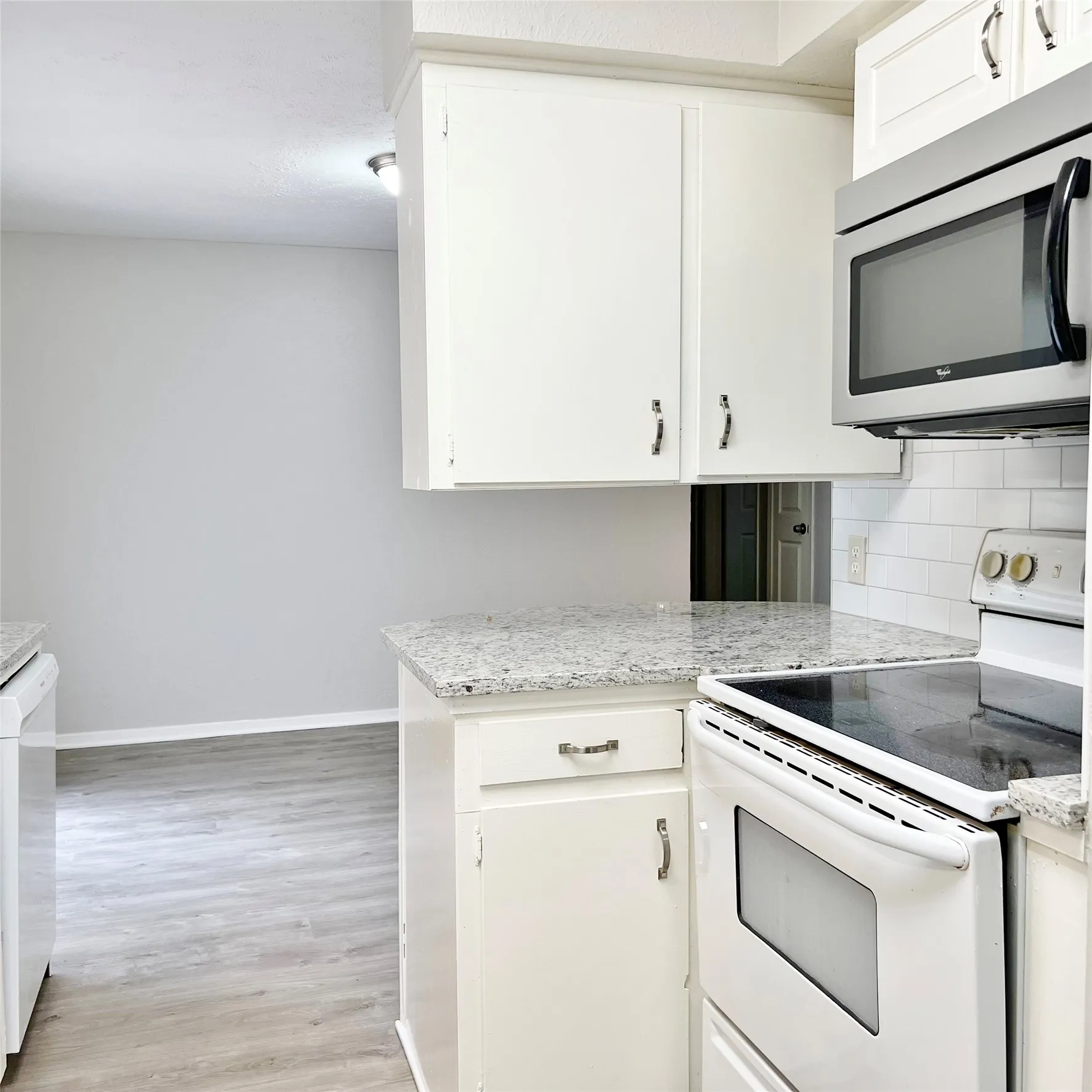 Single Family Residence For Rent in Ellis County , 1420 Hillside Drive, Midlothian, Texas 76065, 3 Bedroom, 2 Bathroom, 2 Garage spaces, 1,415 Sqft, built in 1968, mls#21362743, Real Estate Agent in Midlothian, Homes For Rent in Ellis county, Homes For Rent in Midlothian, Realtor in Midlothian Texas, Real Estate Brokerage Independent Realty Texas, Luminita Cordes Realtor