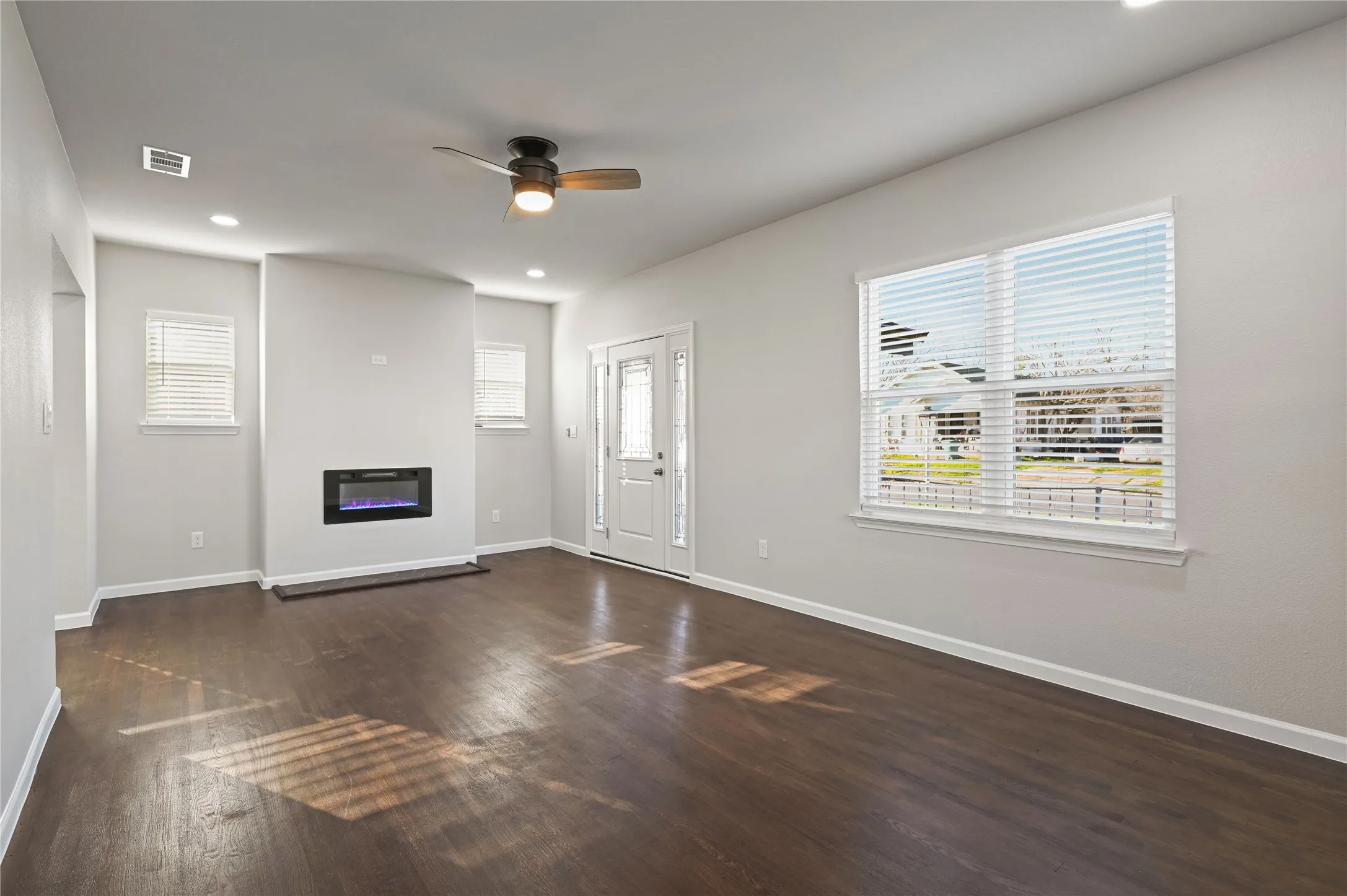 Single Family Residence For Sale in Grayson County , 820 W College Street, Sherman, Texas 75092, 2 Bedroom, 1 Bathroom, Garage spaces, 1,157 Sqft, built in 1946, mls#21363033, Real Estate Agent in Sherman, Homes For Sale in Grayson county, Homes For Sale in Sherman, Realtor in Sherman Texas, Real Estate Brokerage Independent Realty Texas, Luminita Cordes Realtor
