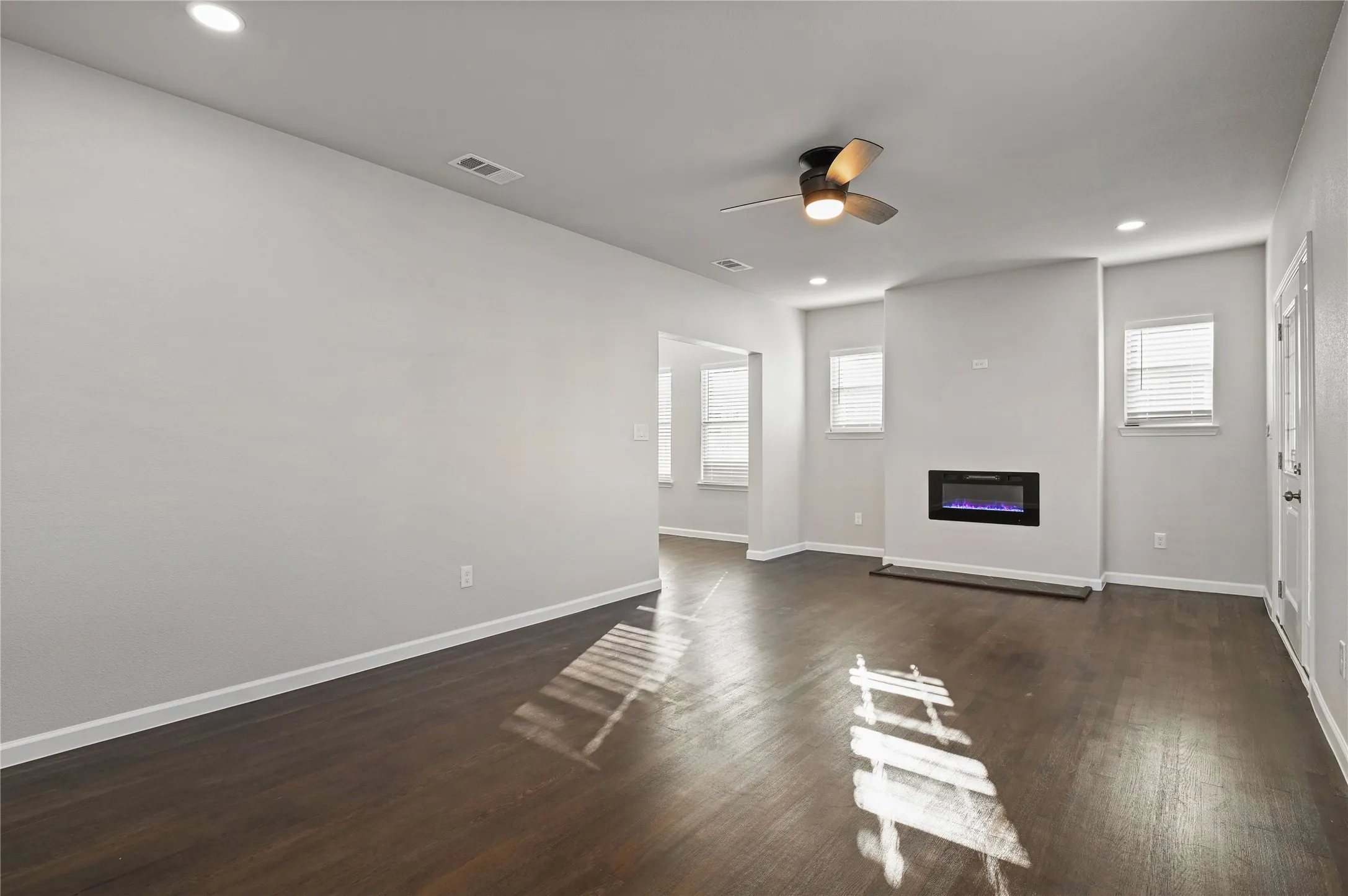 Single Family Residence For Sale in Grayson County , 820 W College Street, Sherman, Texas 75092, 2 Bedroom, 1 Bathroom, Garage spaces, 1,157 Sqft, built in 1946, mls#21363033, Real Estate Agent in Sherman, Homes For Sale in Grayson county, Homes For Sale in Sherman, Realtor in Sherman Texas, Real Estate Brokerage Independent Realty Texas, Luminita Cordes Realtor