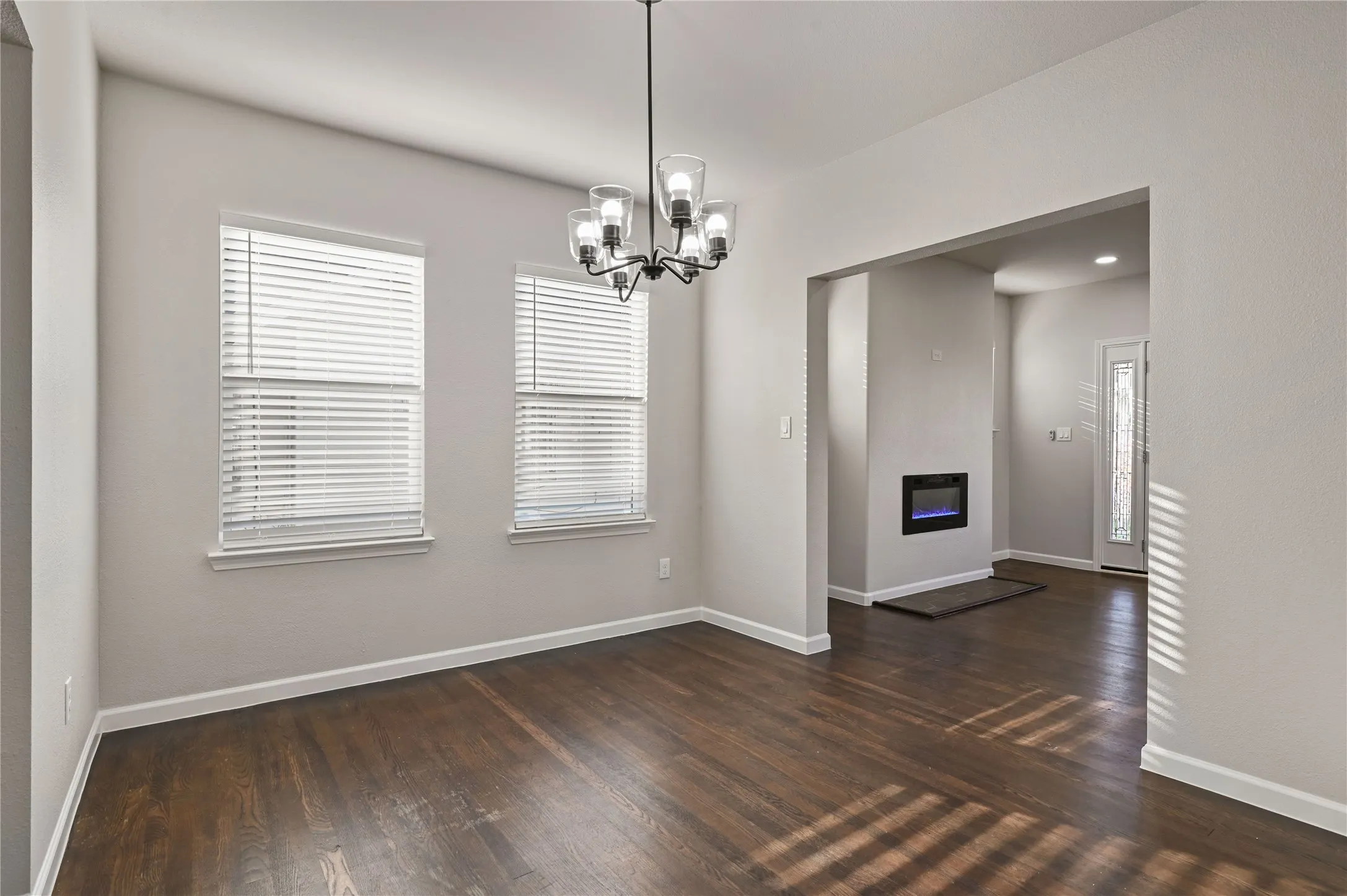 Single Family Residence For Sale in Grayson County , 820 W College Street, Sherman, Texas 75092, 2 Bedroom, 1 Bathroom, Garage spaces, 1,157 Sqft, built in 1946, mls#21363033, Real Estate Agent in Sherman, Homes For Sale in Grayson county, Homes For Sale in Sherman, Realtor in Sherman Texas, Real Estate Brokerage Independent Realty Texas, Luminita Cordes Realtor