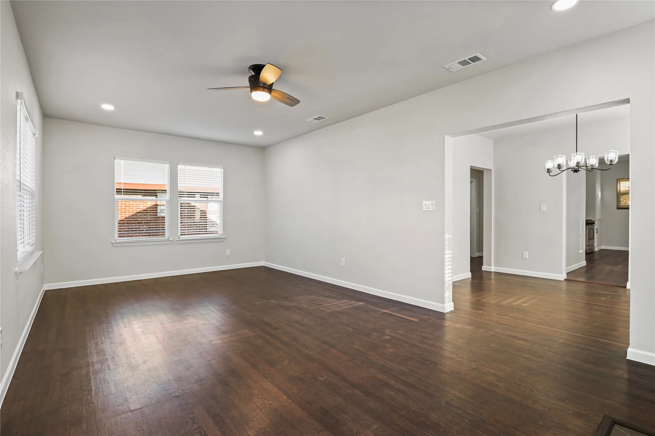 Single Family Residence For Sale in Grayson County , 820 W College Street, Sherman, Texas 75092, 2 Bedroom, 1 Bathroom, Garage spaces, 1,157 Sqft, built in 1946, mls#21363033, Real Estate Agent in Sherman, Homes For Sale in Grayson county, Homes For Sale in Sherman, Realtor in Sherman Texas, Real Estate Brokerage Independent Realty Texas, Luminita Cordes Realtor