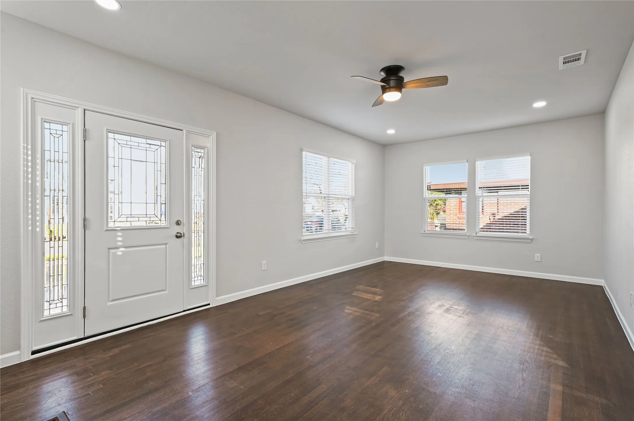Single Family Residence For Sale in Grayson County , 820 W College Street, Sherman, Texas 75092, 2 Bedroom, 1 Bathroom, Garage spaces, 1,157 Sqft, built in 1946, mls#21363033, Real Estate Agent in Sherman, Homes For Sale in Grayson county, Homes For Sale in Sherman, Realtor in Sherman Texas, Real Estate Brokerage Independent Realty Texas, Luminita Cordes Realtor