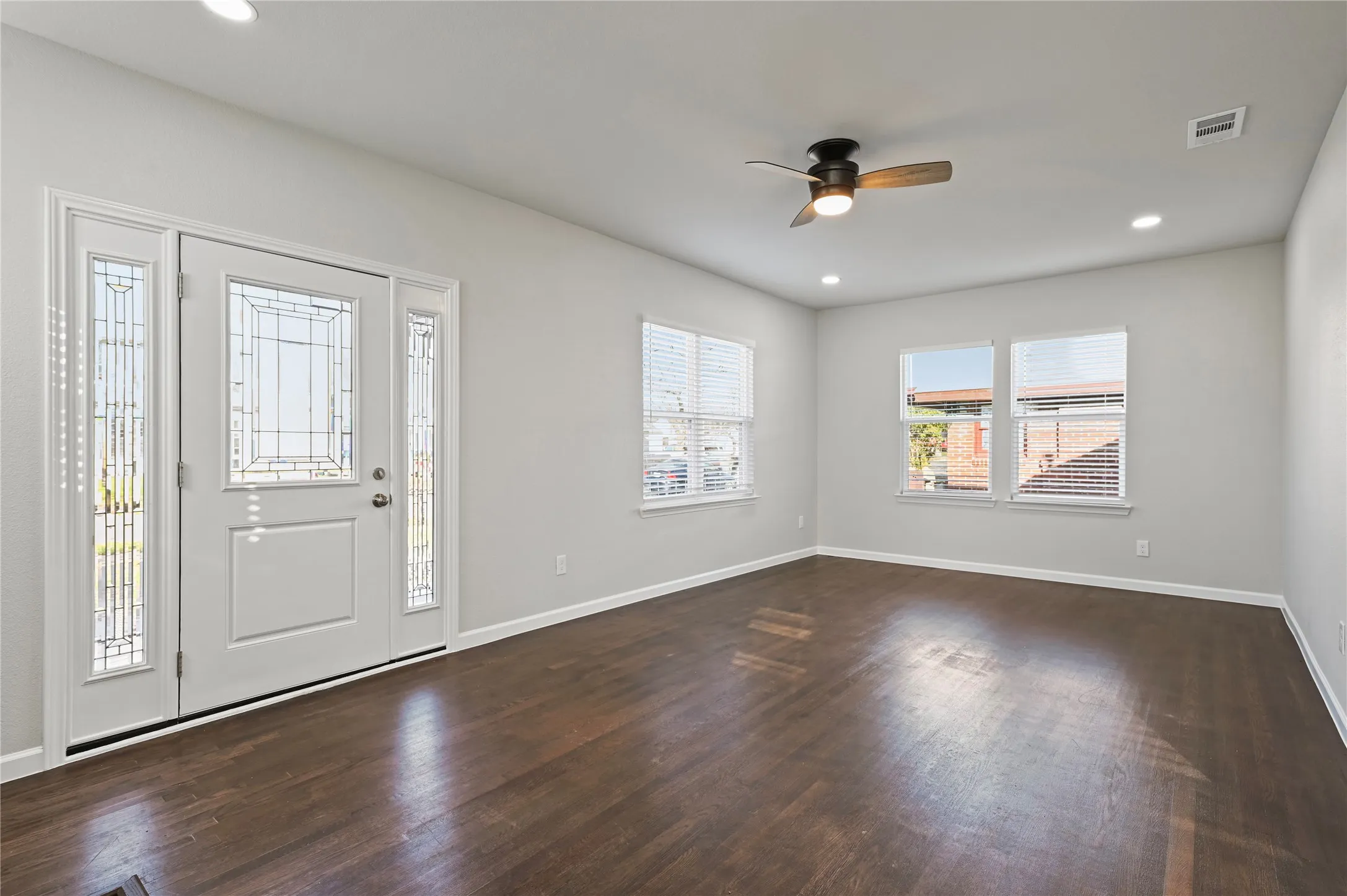 Single Family Residence For Sale in Grayson County , 820 W College Street, Sherman, Texas 75092, 2 Bedroom, 1 Bathroom, Garage spaces, 1,157 Sqft, built in 1946, mls#21363033, Real Estate Agent in Sherman, Homes For Sale in Grayson county, Homes For Sale in Sherman, Realtor in Sherman Texas, Real Estate Brokerage Independent Realty Texas, Luminita Cordes Realtor