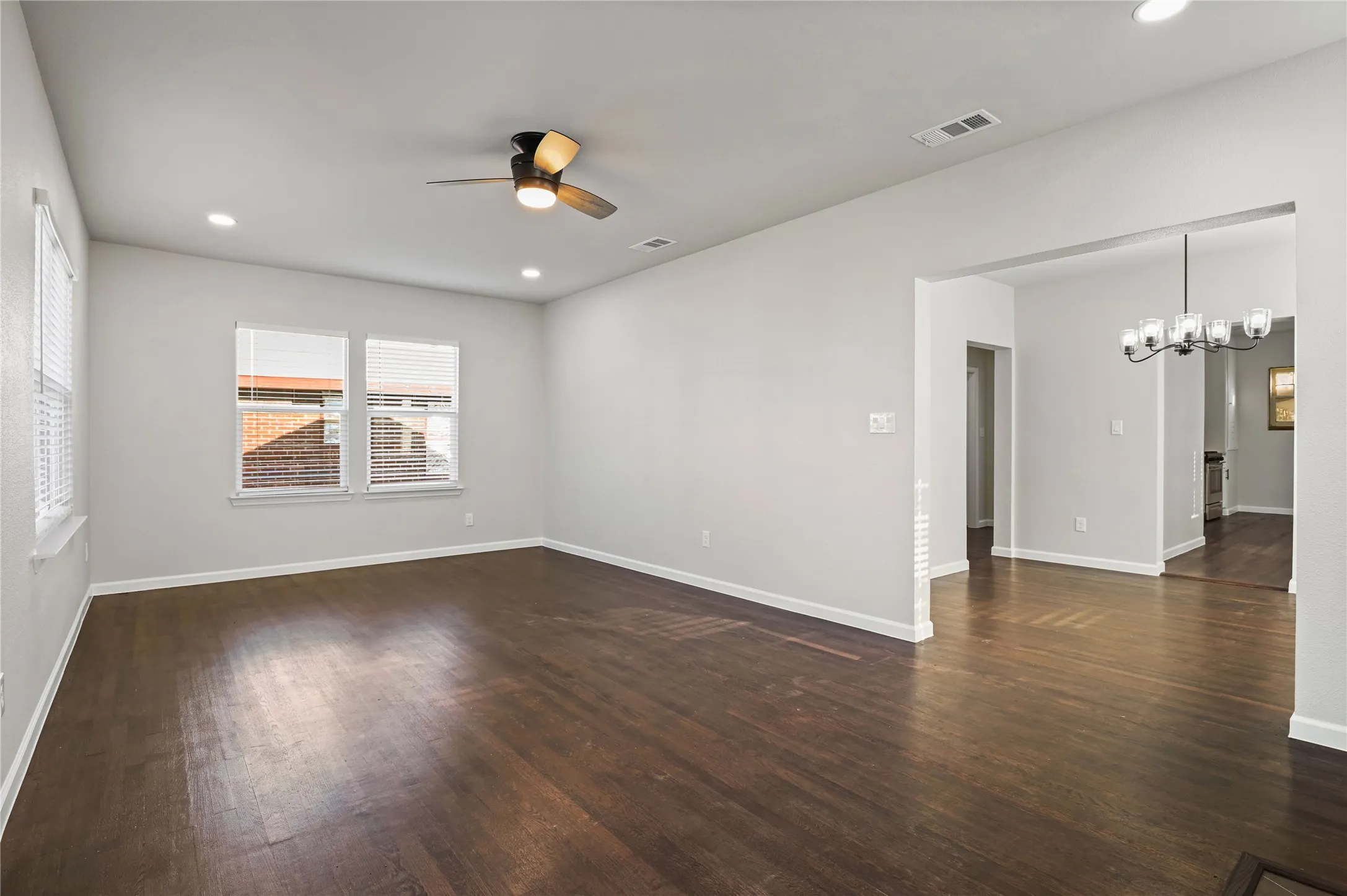 Single Family Residence For Sale in Grayson County , 820 W College Street, Sherman, Texas 75092, 2 Bedroom, 1 Bathroom, Garage spaces, 1,157 Sqft, built in 1946, mls#21363033, Real Estate Agent in Sherman, Homes For Sale in Grayson county, Homes For Sale in Sherman, Realtor in Sherman Texas, Real Estate Brokerage Independent Realty Texas, Luminita Cordes Realtor