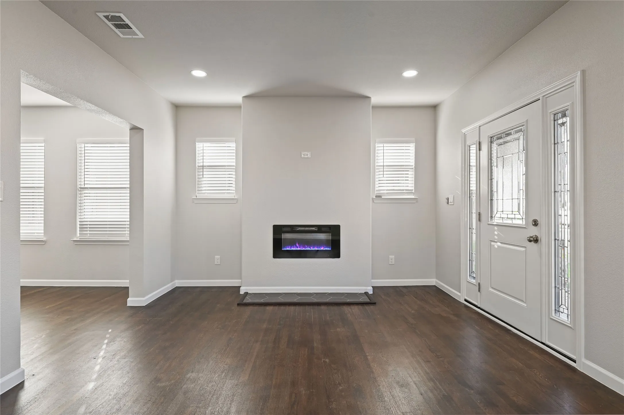 Single Family Residence For Sale in Grayson County , 820 W College Street, Sherman, Texas 75092, 2 Bedroom, 1 Bathroom, Garage spaces, 1,157 Sqft, built in 1946, mls#21363033, Real Estate Agent in Sherman, Homes For Sale in Grayson county, Homes For Sale in Sherman, Realtor in Sherman Texas, Real Estate Brokerage Independent Realty Texas, Luminita Cordes Realtor