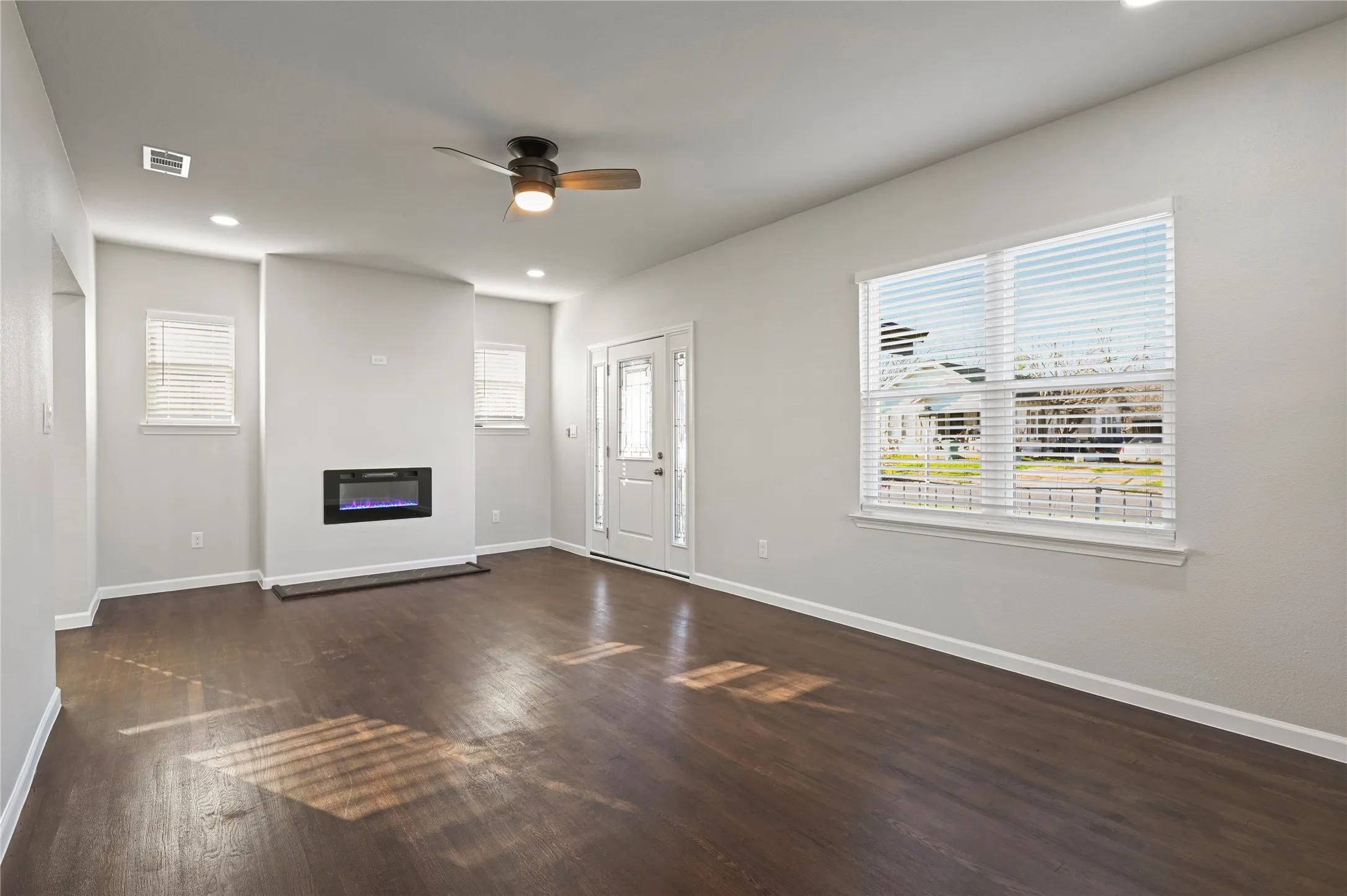 Single Family Residence For Sale in Grayson County , 820 W College Street, Sherman, Texas 75092, 2 Bedroom, 1 Bathroom, Garage spaces, 1,157 Sqft, built in 1946, mls#21363033, Real Estate Agent in Sherman, Homes For Sale in Grayson county, Homes For Sale in Sherman, Realtor in Sherman Texas, Real Estate Brokerage Independent Realty Texas, Luminita Cordes Realtor