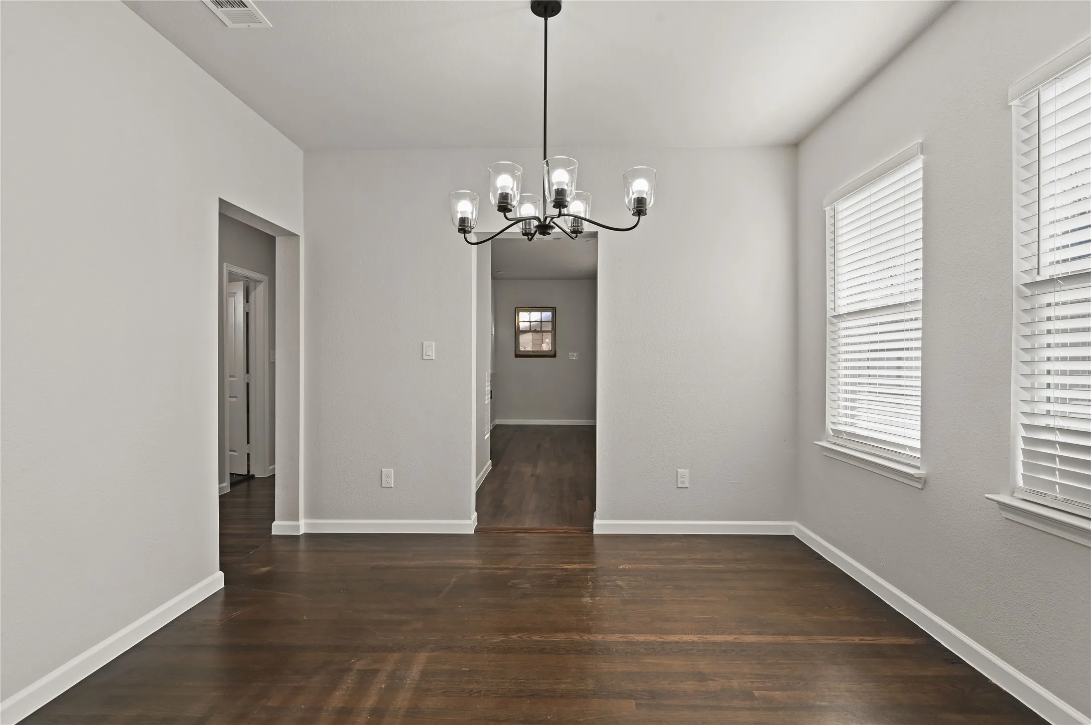 Single Family Residence For Sale in Grayson County , 820 W College Street, Sherman, Texas 75092, 2 Bedroom, 1 Bathroom, Garage spaces, 1,157 Sqft, built in 1946, mls#21363033, Real Estate Agent in Sherman, Homes For Sale in Grayson county, Homes For Sale in Sherman, Realtor in Sherman Texas, Real Estate Brokerage Independent Realty Texas, Luminita Cordes Realtor