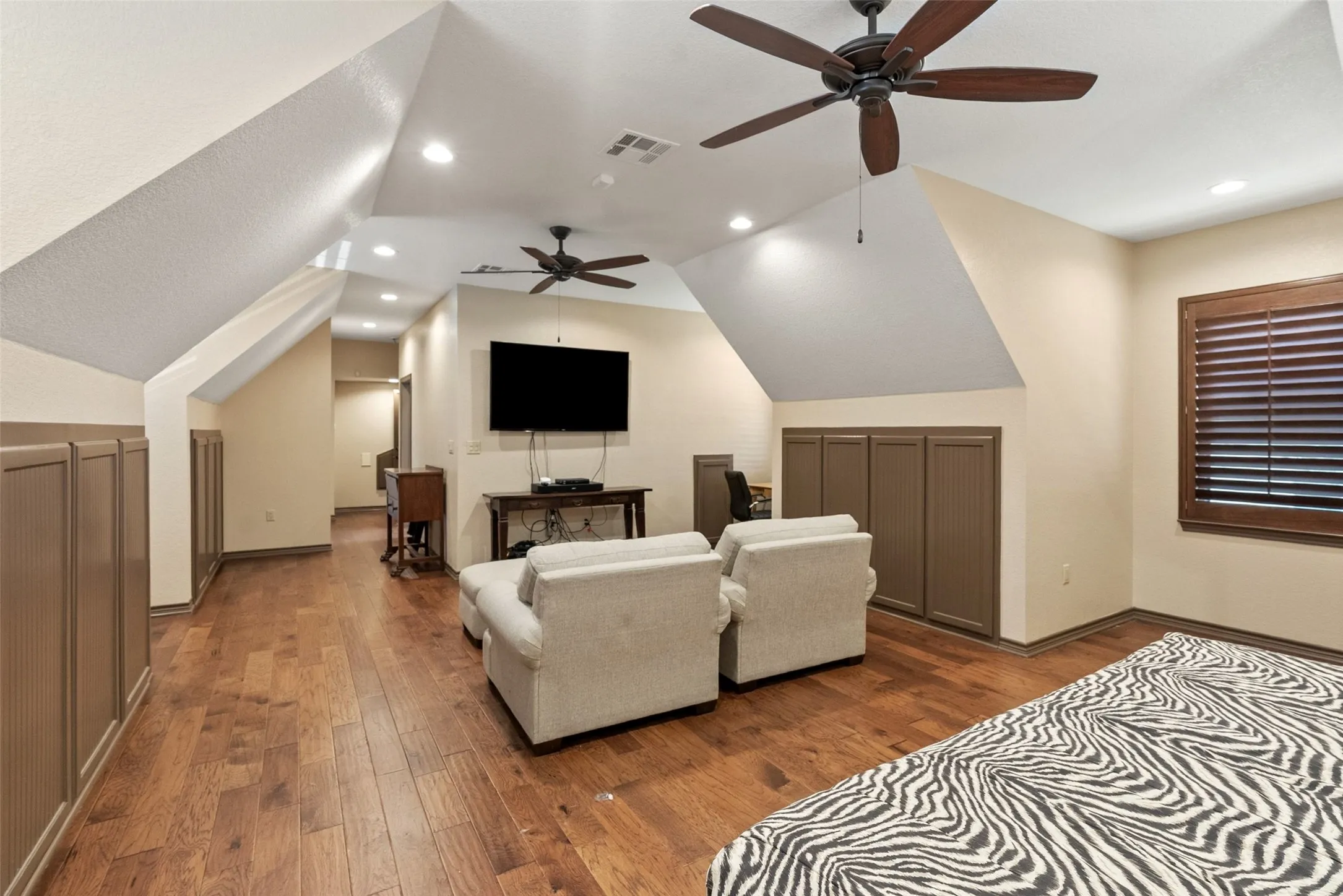 Farm For Sale in Mc Lennan County , 894 Blue Cut Road N, Mc Gregor, Texas 76657, 5 Bedroom, 5 Bathroom, 3 Garage spaces, 4,389 Sqft, built in 2005, Price $2,850,000, mls#21362712, Real Estate Agent in Mc Gregor, Homes For Sale in Mc Lennan county, Homes For Sale in Mc Gregor, Realtor in Mc Gregor Texas, Real Estate Brokerage Independent Realty Texas, Luminita Cordes Realtor