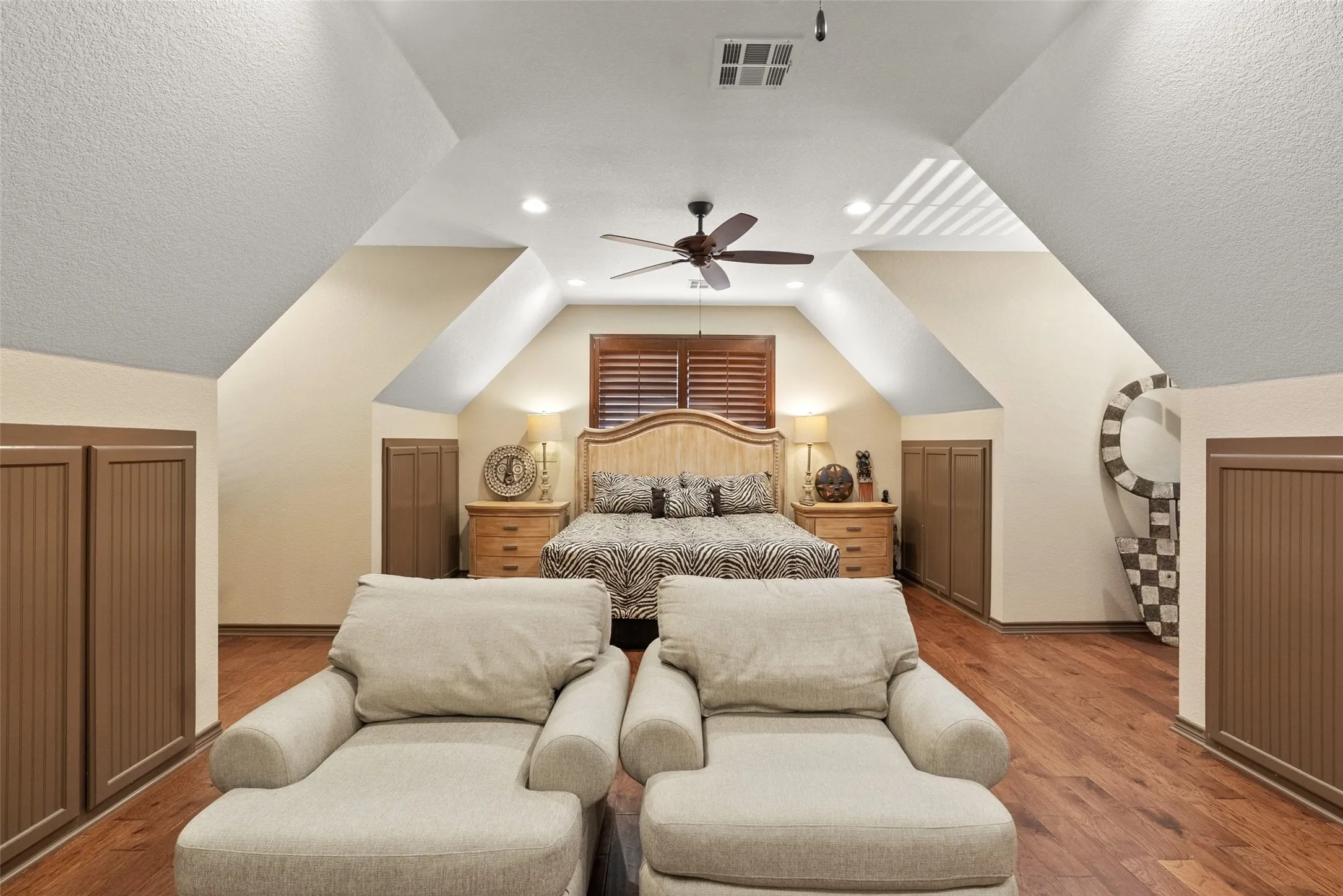 Farm For Sale in Mc Lennan County , 894 Blue Cut Road N, Mc Gregor, Texas 76657, 5 Bedroom, 5 Bathroom, 3 Garage spaces, 4,389 Sqft, built in 2005, Price $2,850,000, mls#21362712, Real Estate Agent in Mc Gregor, Homes For Sale in Mc Lennan county, Homes For Sale in Mc Gregor, Realtor in Mc Gregor Texas, Real Estate Brokerage Independent Realty Texas, Luminita Cordes Realtor