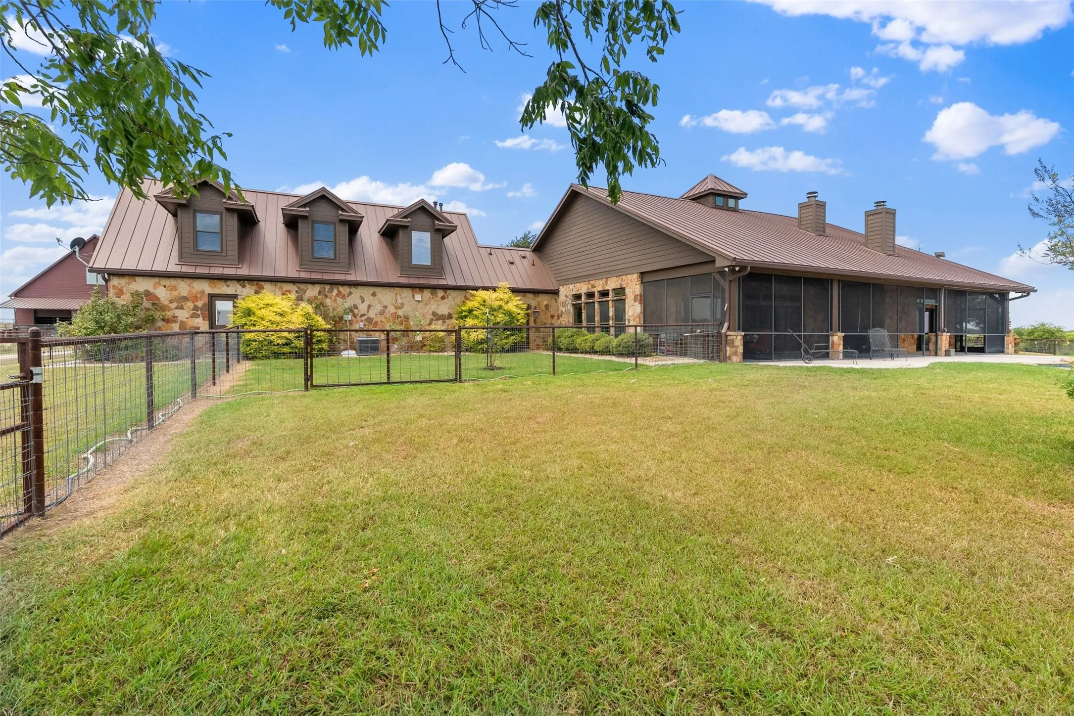 Farm For Sale in Mc Lennan County , 894 Blue Cut Road N, Mc Gregor, Texas 76657, 5 Bedroom, 5 Bathroom, 3 Garage spaces, 4,389 Sqft, built in 2005, Price $2,850,000, mls#21362712, Real Estate Agent in Mc Gregor, Homes For Sale in Mc Lennan county, Homes For Sale in Mc Gregor, Realtor in Mc Gregor Texas, Real Estate Brokerage Independent Realty Texas, Luminita Cordes Realtor