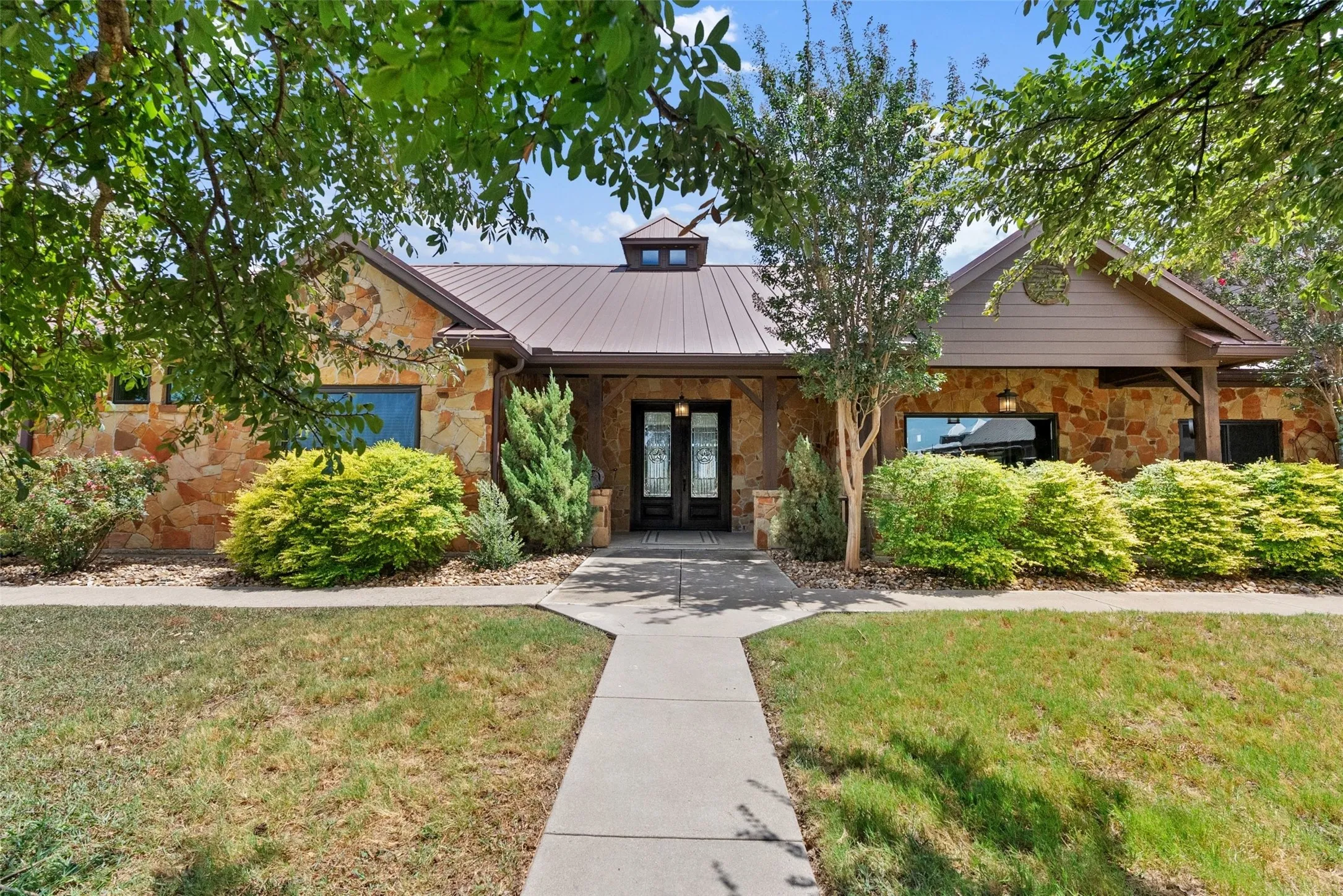 Farm For Sale in Mc Lennan County , 894 Blue Cut Road N, Mc Gregor, Texas 76657, 5 Bedroom, 5 Bathroom, 3 Garage spaces, 4,389 Sqft, built in 2005, Price $2,850,000, mls#21362712, Real Estate Agent in Mc Gregor, Homes For Sale in Mc Lennan county, Homes For Sale in Mc Gregor, Realtor in Mc Gregor Texas, Real Estate Brokerage Independent Realty Texas, Luminita Cordes Realtor