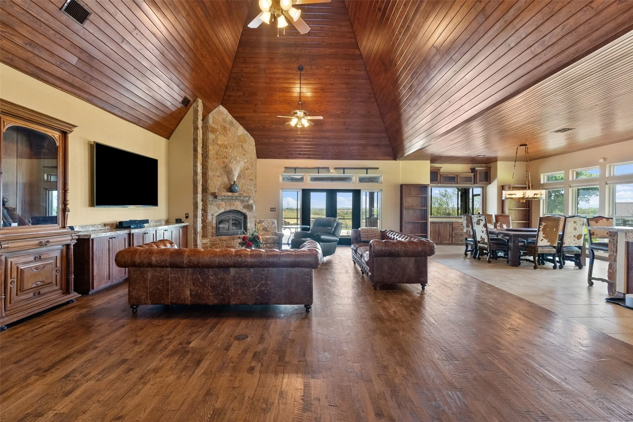 Farm For Sale in Mc Lennan County , 894 Blue Cut Road N, Mc Gregor, Texas 76657, 5 Bedroom, 5 Bathroom, 3 Garage spaces, 4,389 Sqft, built in 2005, Price $2,850,000, mls#21362712, Real Estate Agent in Mc Gregor, Homes For Sale in Mc Lennan county, Homes For Sale in Mc Gregor, Realtor in Mc Gregor Texas, Real Estate Brokerage Independent Realty Texas, Luminita Cordes Realtor