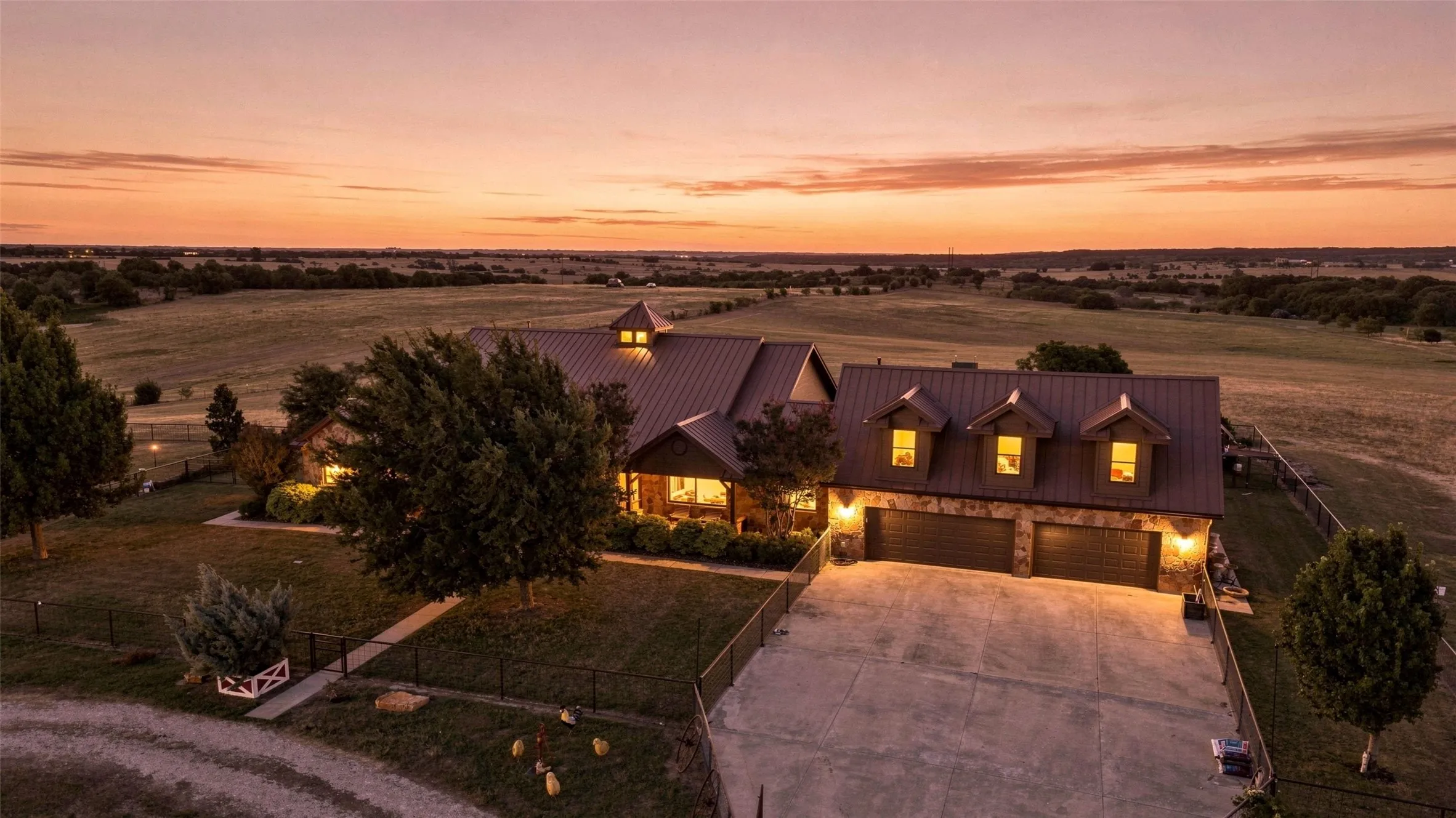 Farm For Sale in Mc Lennan County , 894 Blue Cut Road N, Mc Gregor, Texas 76657, 5 Bedroom, 5 Bathroom, 3 Garage spaces, 4,389 Sqft, built in 2005, Price $2,850,000, mls#21362712, Real Estate Agent in Mc Gregor, Homes For Sale in Mc Lennan county, Homes For Sale in Mc Gregor, Realtor in Mc Gregor Texas, Real Estate Brokerage Independent Realty Texas, Luminita Cordes Realtor