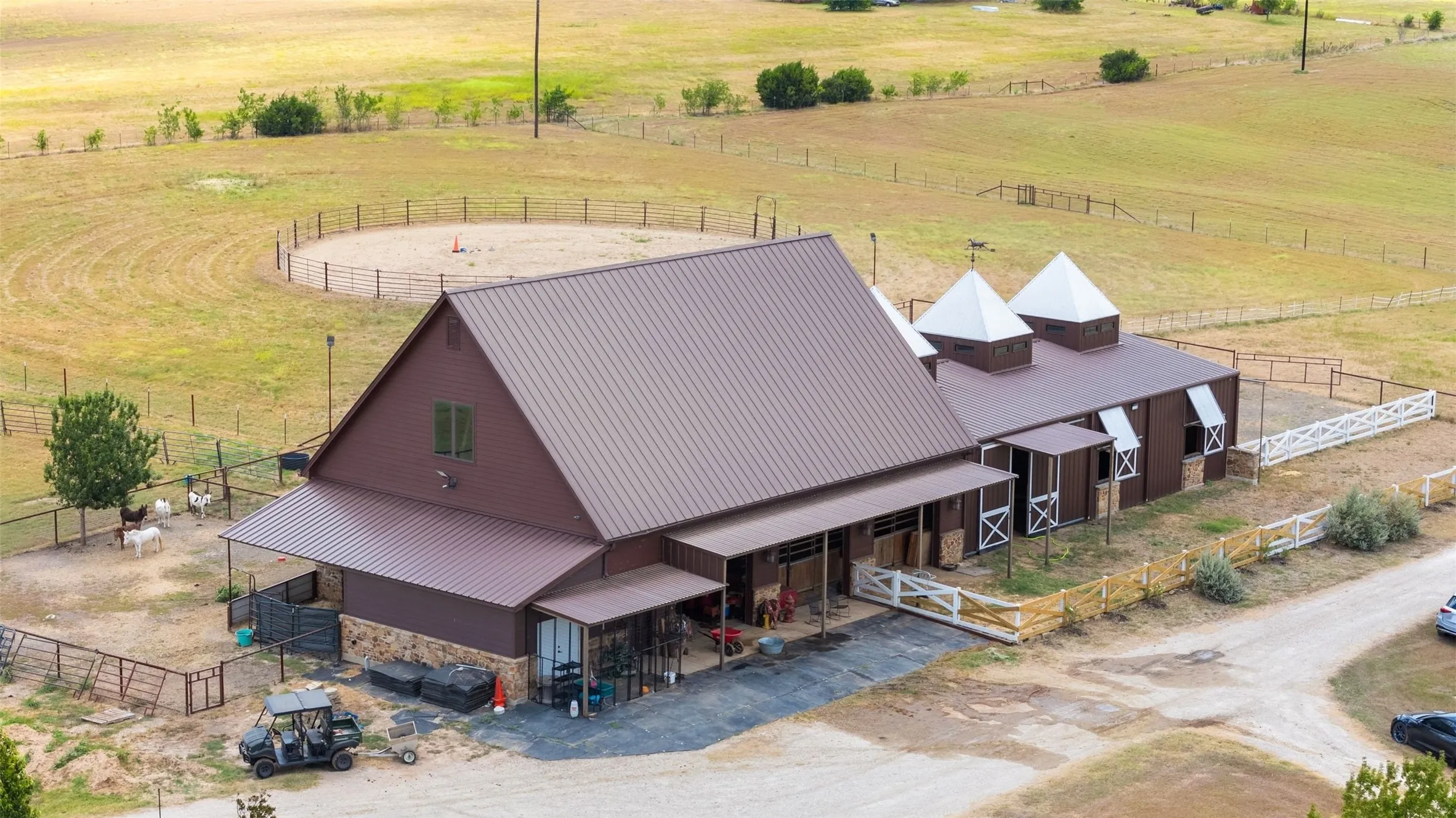 Farm For Sale in Mc Lennan County , 894 Blue Cut Road N, Mc Gregor, Texas 76657, 5 Bedroom, 5 Bathroom, 3 Garage spaces, 4,389 Sqft, built in 2005, Price $2,850,000, mls#21362712, Real Estate Agent in Mc Gregor, Homes For Sale in Mc Lennan county, Homes For Sale in Mc Gregor, Realtor in Mc Gregor Texas, Real Estate Brokerage Independent Realty Texas, Luminita Cordes Realtor