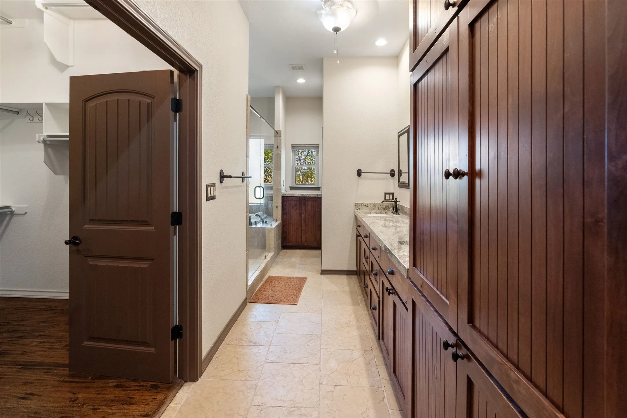 Farm For Sale in Mc Lennan County , 894 Blue Cut Road N, Mc Gregor, Texas 76657, 5 Bedroom, 5 Bathroom, 3 Garage spaces, 4,389 Sqft, built in 2005, Price $2,850,000, mls#21362712, Real Estate Agent in Mc Gregor, Homes For Sale in Mc Lennan county, Homes For Sale in Mc Gregor, Realtor in Mc Gregor Texas, Real Estate Brokerage Independent Realty Texas, Luminita Cordes Realtor
