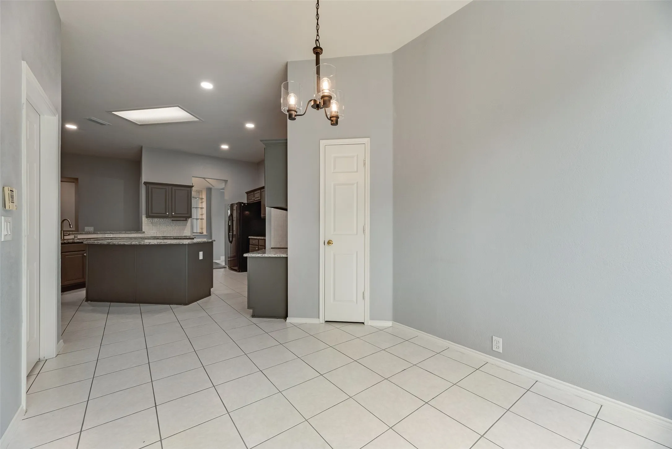 Single Family Residence For Rent in Denton County , 828 Abbots Lane, Denton, Texas 76205, 4 Bedroom, 2 Bathroom, 3 Garage spaces, 2,576 Sqft, built in 1998, mls#21363037, Real Estate Agent in Denton, Homes For Rent in Denton county, Homes For Rent in Denton, Realtor in Denton Texas, Real Estate Brokerage Independent Realty Texas, Luminita Cordes Realtor