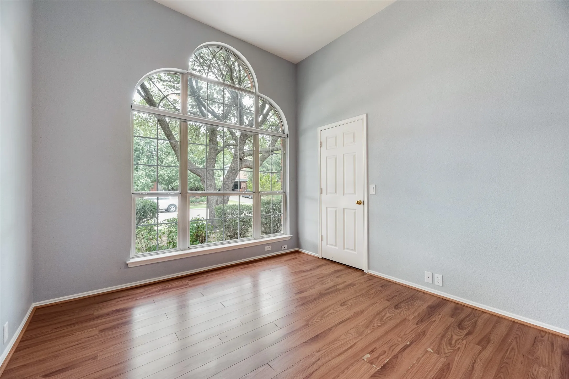 Single Family Residence For Rent in Denton County , 828 Abbots Lane, Denton, Texas 76205, 4 Bedroom, 2 Bathroom, 3 Garage spaces, 2,576 Sqft, built in 1998, mls#21363037, Real Estate Agent in Denton, Homes For Rent in Denton county, Homes For Rent in Denton, Realtor in Denton Texas, Real Estate Brokerage Independent Realty Texas, Luminita Cordes Realtor