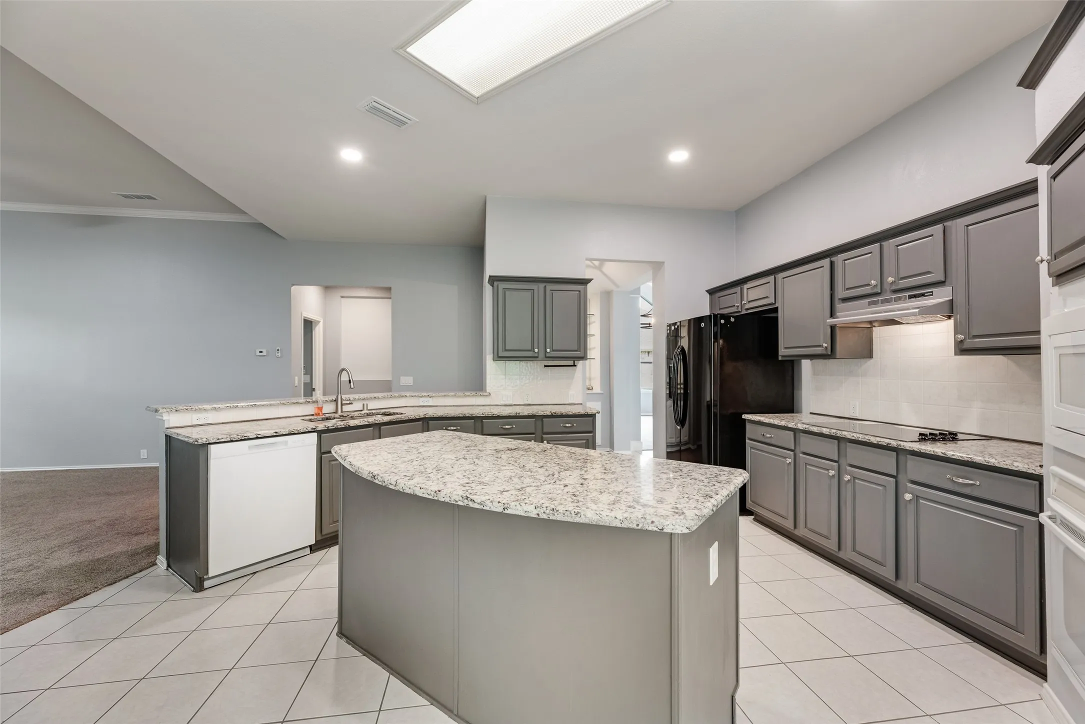 Single Family Residence For Rent in Denton County , 828 Abbots Lane, Denton, Texas 76205, 4 Bedroom, 2 Bathroom, 3 Garage spaces, 2,576 Sqft, built in 1998, mls#21363037, Real Estate Agent in Denton, Homes For Rent in Denton county, Homes For Rent in Denton, Realtor in Denton Texas, Real Estate Brokerage Independent Realty Texas, Luminita Cordes Realtor