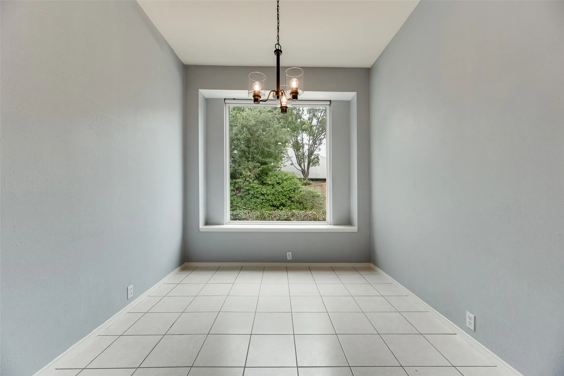 Single Family Residence For Rent in Denton County , 828 Abbots Lane, Denton, Texas 76205, 4 Bedroom, 2 Bathroom, 3 Garage spaces, 2,576 Sqft, built in 1998, mls#21363037, Real Estate Agent in Denton, Homes For Rent in Denton county, Homes For Rent in Denton, Realtor in Denton Texas, Real Estate Brokerage Independent Realty Texas, Luminita Cordes Realtor