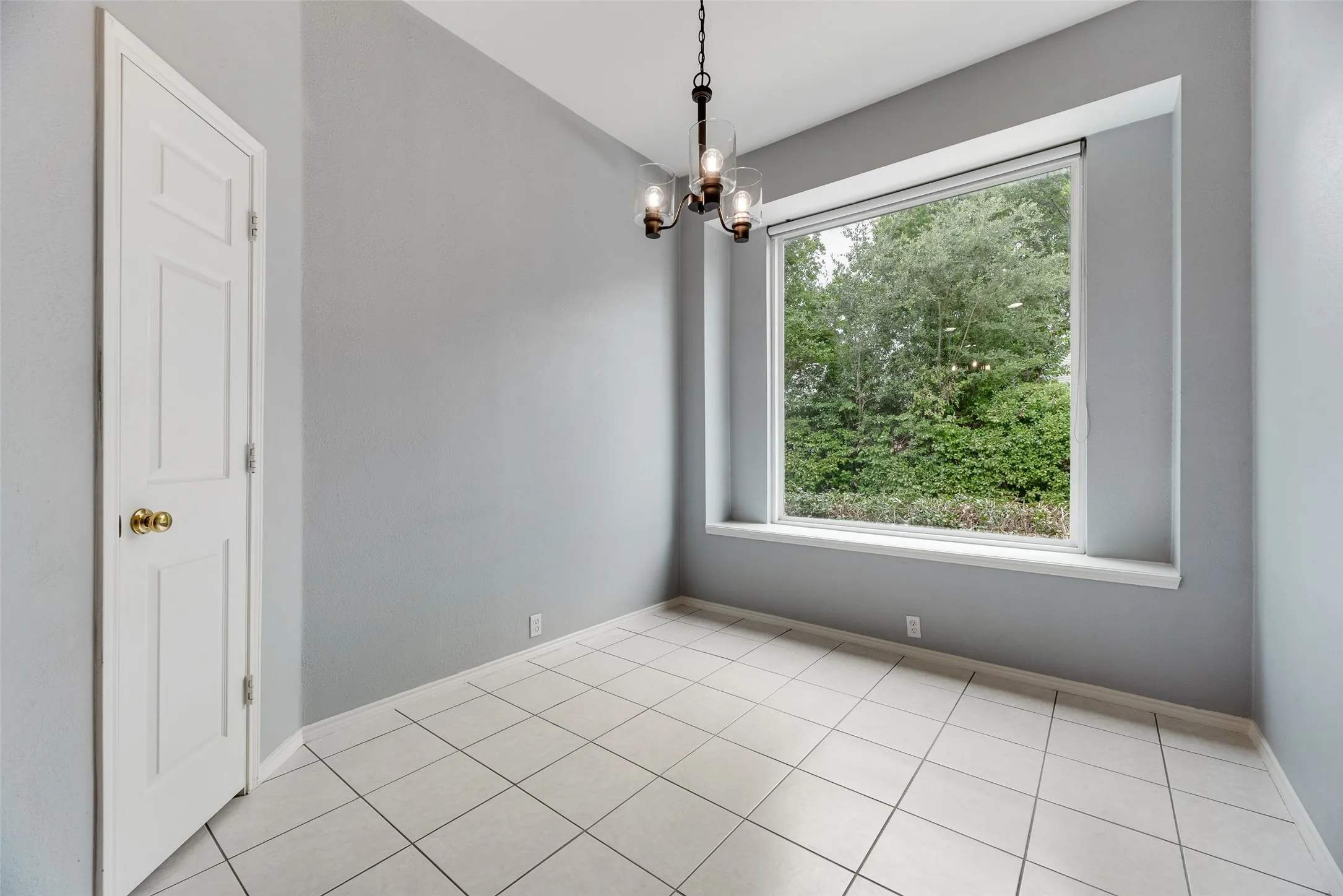 Single Family Residence For Rent in Denton County , 828 Abbots Lane, Denton, Texas 76205, 4 Bedroom, 2 Bathroom, 3 Garage spaces, 2,576 Sqft, built in 1998, mls#21363037, Real Estate Agent in Denton, Homes For Rent in Denton county, Homes For Rent in Denton, Realtor in Denton Texas, Real Estate Brokerage Independent Realty Texas, Luminita Cordes Realtor