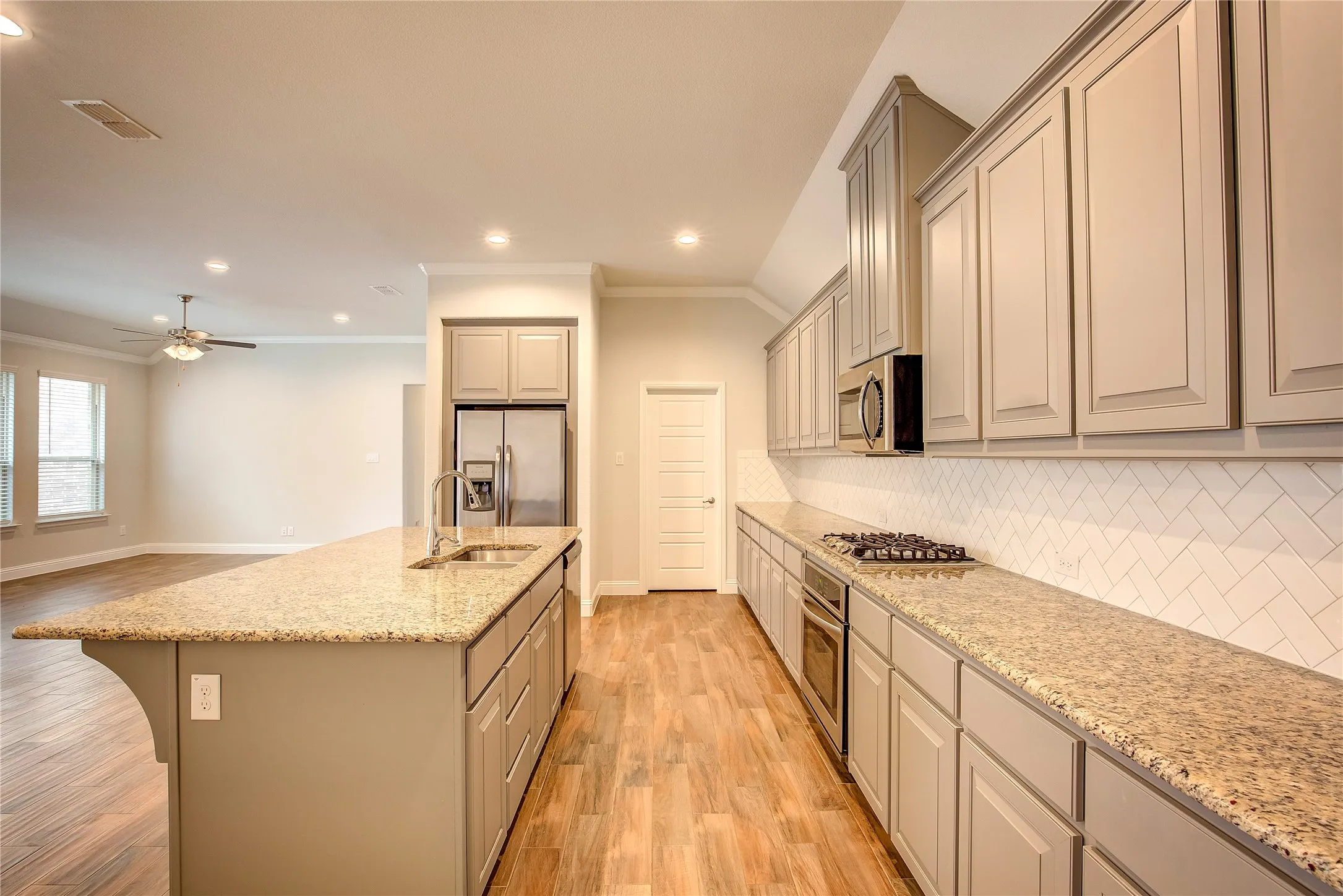 Single Family Residence For Rent in Denton County , 820 10th Street, Argyle, Texas 76226, 3 Bedroom, 3 Bathroom, 2 Garage spaces, 1,864 Sqft, built in 2018, mls#21363040, Real Estate Agent in Argyle, Homes For Rent in Denton county, Homes For Rent in Argyle, Realtor in Argyle Texas, Real Estate Brokerage Independent Realty Texas, Luminita Cordes Realtor