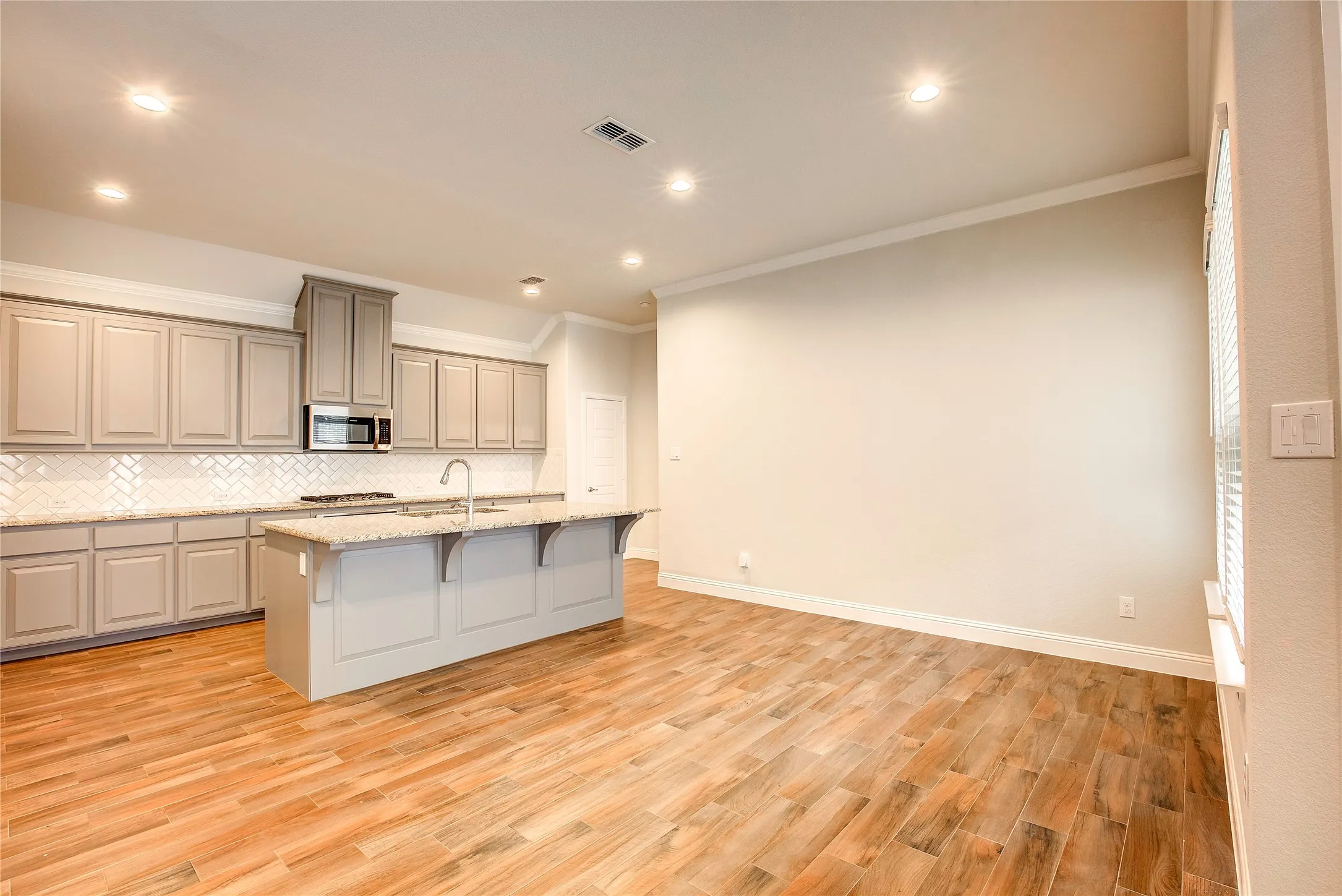 Single Family Residence For Rent in Denton County , 820 10th Street, Argyle, Texas 76226, 3 Bedroom, 3 Bathroom, 2 Garage spaces, 1,864 Sqft, built in 2018, mls#21363040, Real Estate Agent in Argyle, Homes For Rent in Denton county, Homes For Rent in Argyle, Realtor in Argyle Texas, Real Estate Brokerage Independent Realty Texas, Luminita Cordes Realtor