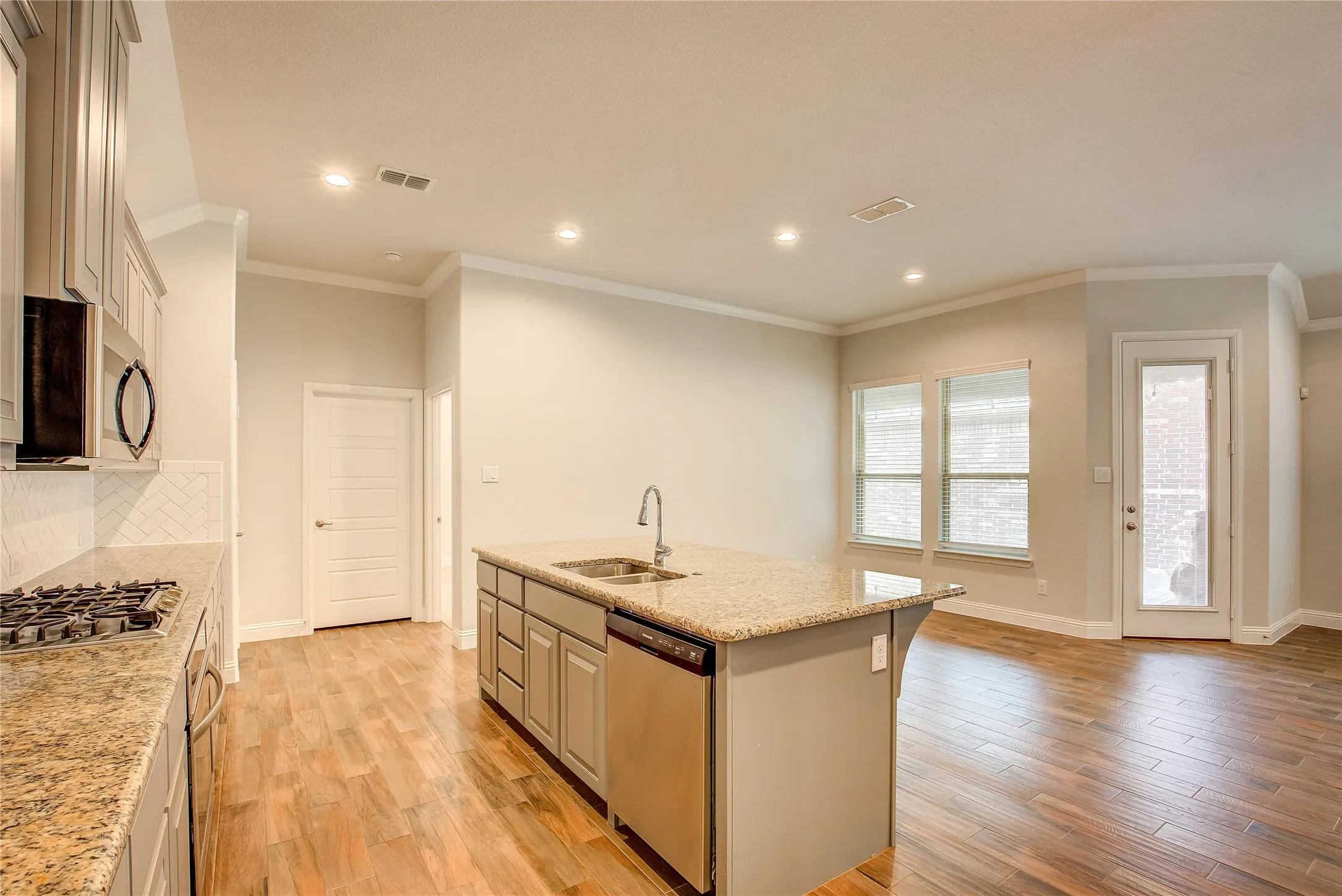 Single Family Residence For Rent in Denton County , 820 10th Street, Argyle, Texas 76226, 3 Bedroom, 3 Bathroom, 2 Garage spaces, 1,864 Sqft, built in 2018, mls#21363040, Real Estate Agent in Argyle, Homes For Rent in Denton county, Homes For Rent in Argyle, Realtor in Argyle Texas, Real Estate Brokerage Independent Realty Texas, Luminita Cordes Realtor