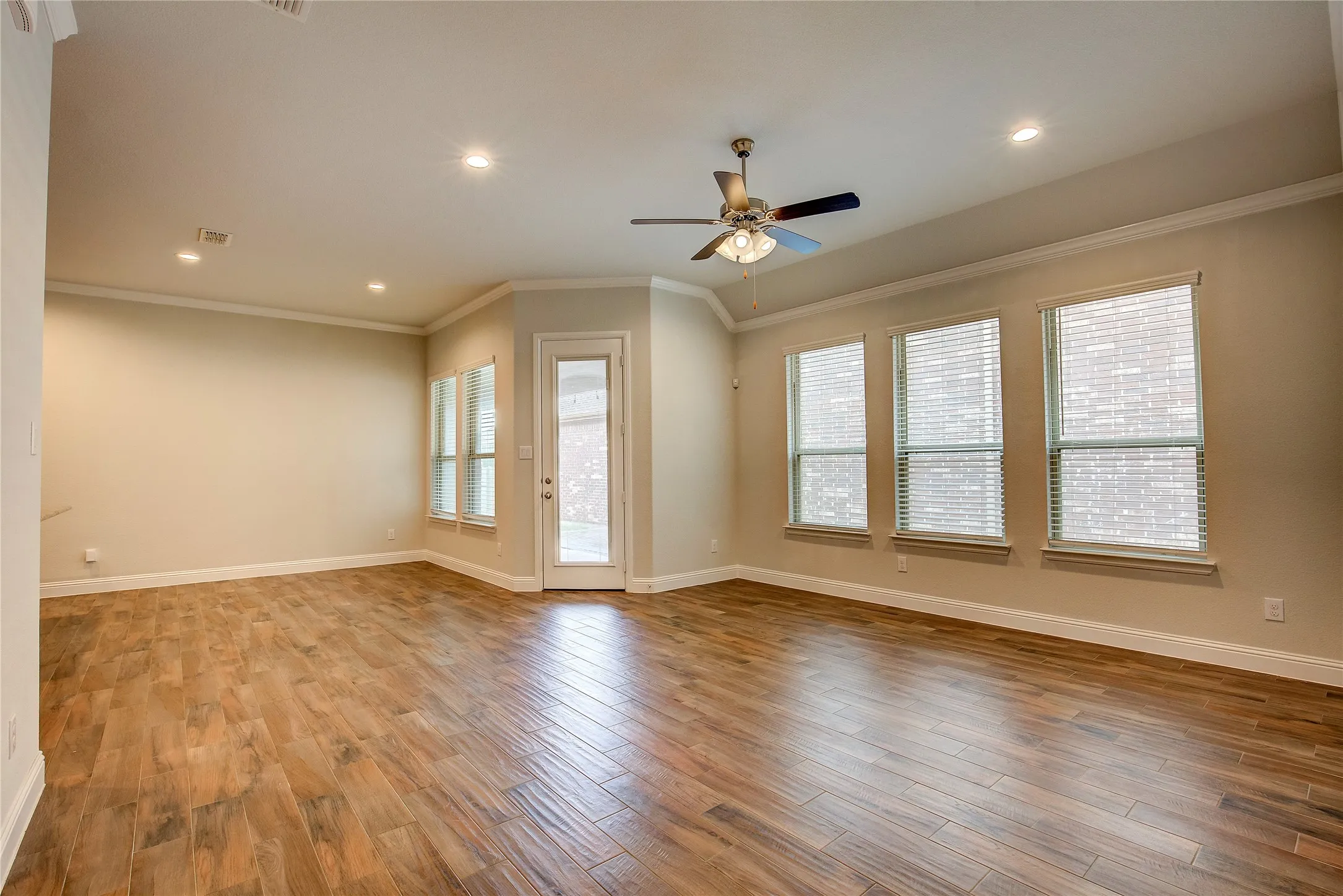 Single Family Residence For Rent in Denton County , 820 10th Street, Argyle, Texas 76226, 3 Bedroom, 3 Bathroom, 2 Garage spaces, 1,864 Sqft, built in 2018, mls#21363040, Real Estate Agent in Argyle, Homes For Rent in Denton county, Homes For Rent in Argyle, Realtor in Argyle Texas, Real Estate Brokerage Independent Realty Texas, Luminita Cordes Realtor