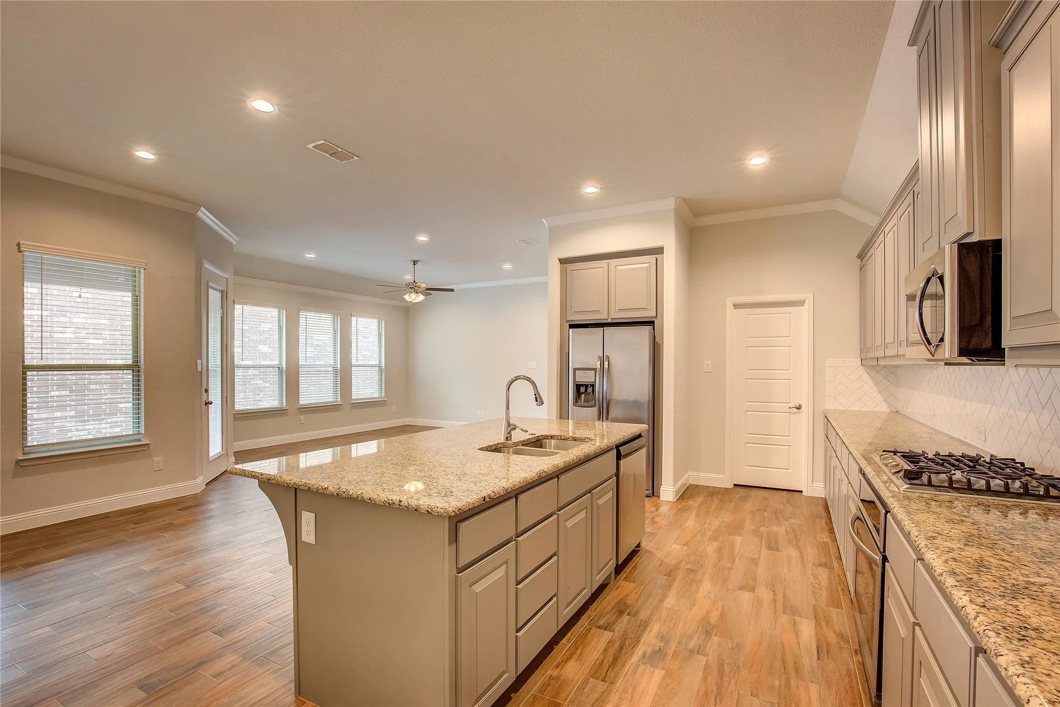 Single Family Residence For Rent in Denton County , 820 10th Street, Argyle, Texas 76226, 3 Bedroom, 3 Bathroom, 2 Garage spaces, 1,864 Sqft, built in 2018, mls#21363040, Real Estate Agent in Argyle, Homes For Rent in Denton county, Homes For Rent in Argyle, Realtor in Argyle Texas, Real Estate Brokerage Independent Realty Texas, Luminita Cordes Realtor