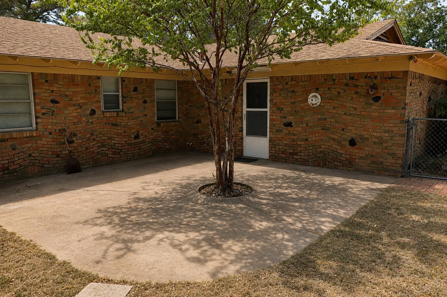 Single Family Residence For Rent in Tarrant County , 1609 Bradford Place, Fort Worth, Texas 76112, 3 Bedroom, 2 Bathroom, 2 Garage spaces, 1,392 Sqft, built in 1957, mls#21363042, Real Estate Agent in Fort Worth, Homes For Rent in Tarrant county, Homes For Rent in Fort Worth, Realtor in Fort Worth Texas, Real Estate Brokerage Independent Realty Texas, Luminita Cordes Realtor