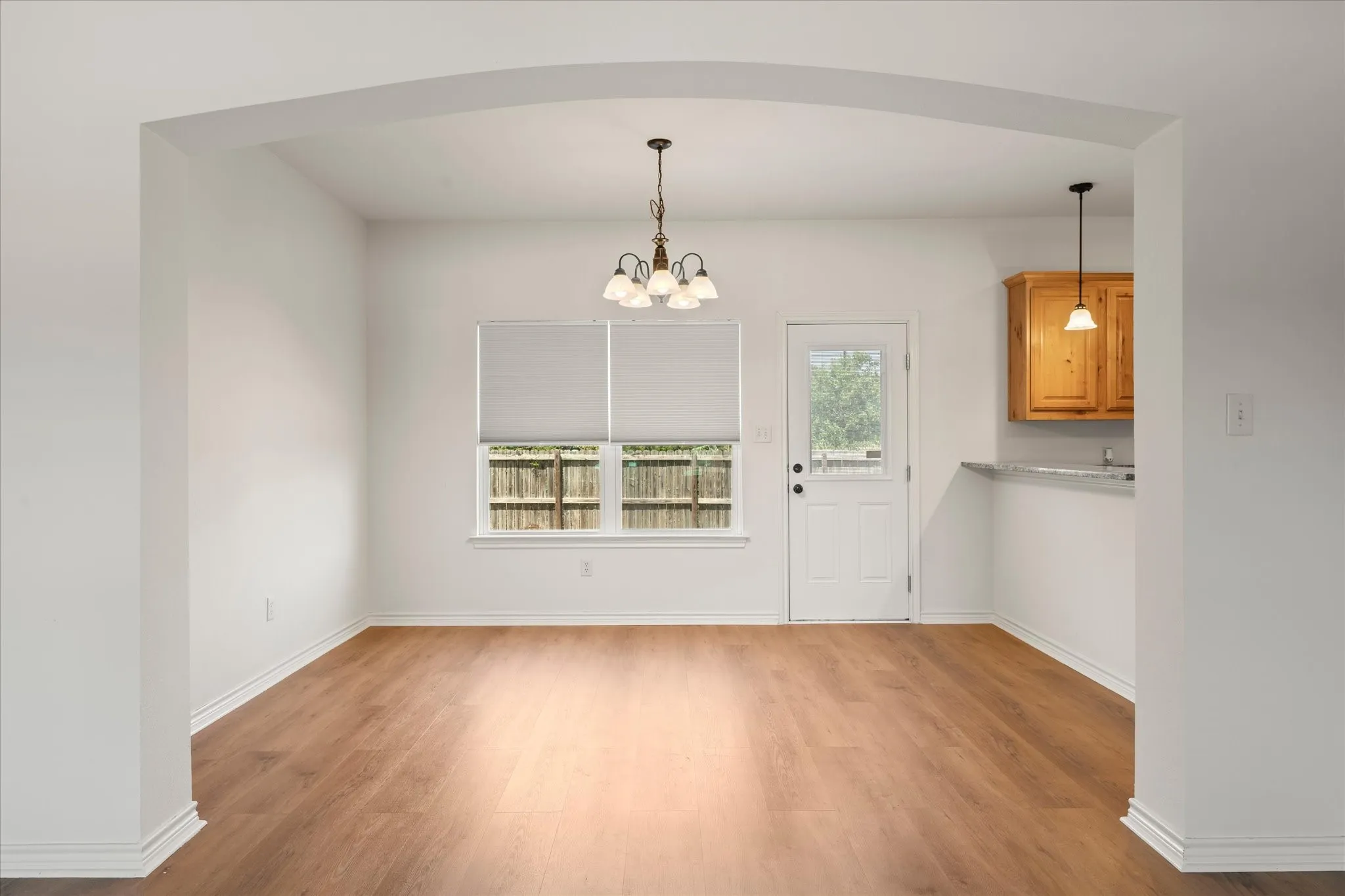 Townhouse For Rent in Kaufman County , 210 Lasso Circle, Mabank, Texas 75143, 3 Bedroom, 3 Bathroom, 1 Garage spaces, 1,356 Sqft, built in 2016, mls#21358042, Real Estate Agent in Mabank, Homes For Rent in Kaufman county, Homes For Rent in Mabank, Realtor in Mabank Texas, Real Estate Brokerage Independent Realty Texas, Luminita Cordes Realtor