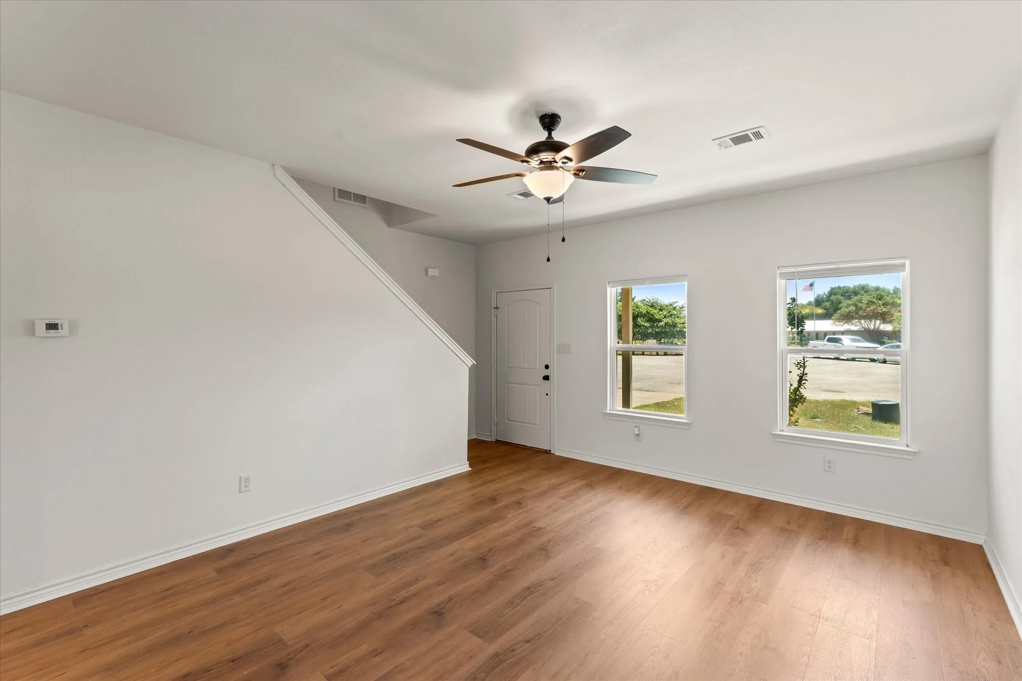 Townhouse For Rent in Kaufman County , 210 Lasso Circle, Mabank, Texas 75143, 3 Bedroom, 3 Bathroom, 1 Garage spaces, 1,356 Sqft, built in 2016, mls#21358042, Real Estate Agent in Mabank, Homes For Rent in Kaufman county, Homes For Rent in Mabank, Realtor in Mabank Texas, Real Estate Brokerage Independent Realty Texas, Luminita Cordes Realtor