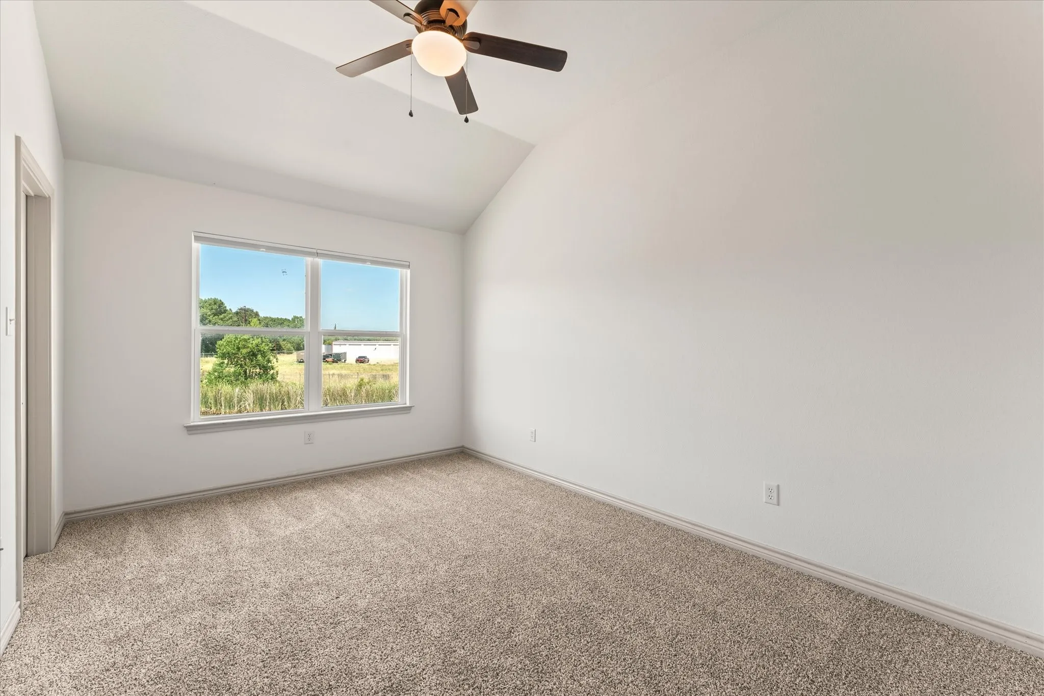 Townhouse For Rent in Kaufman County , 210 Lasso Circle, Mabank, Texas 75143, 3 Bedroom, 3 Bathroom, 1 Garage spaces, 1,356 Sqft, built in 2016, mls#21358042, Real Estate Agent in Mabank, Homes For Rent in Kaufman county, Homes For Rent in Mabank, Realtor in Mabank Texas, Real Estate Brokerage Independent Realty Texas, Luminita Cordes Realtor