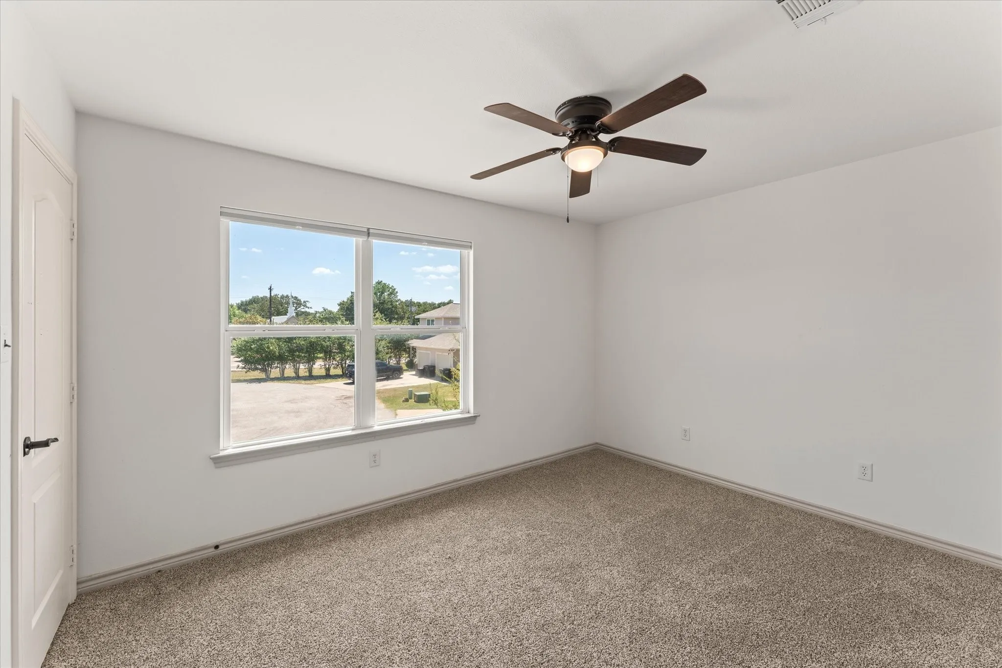 Townhouse For Rent in Kaufman County , 210 Lasso Circle, Mabank, Texas 75143, 3 Bedroom, 3 Bathroom, 1 Garage spaces, 1,356 Sqft, built in 2016, mls#21358042, Real Estate Agent in Mabank, Homes For Rent in Kaufman county, Homes For Rent in Mabank, Realtor in Mabank Texas, Real Estate Brokerage Independent Realty Texas, Luminita Cordes Realtor