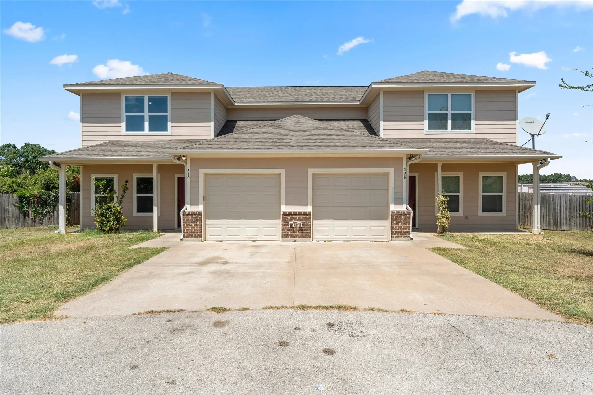 Townhouse For Rent in Kaufman County , 210 Lasso Circle, Mabank, Texas 75143, 3 Bedroom, 3 Bathroom, 1 Garage spaces, 1,356 Sqft, built in 2016, mls#21358042, Real Estate Agent in Mabank, Homes For Rent in Kaufman county, Homes For Rent in Mabank, Realtor in Mabank Texas, Real Estate Brokerage Independent Realty Texas, Luminita Cordes Realtor