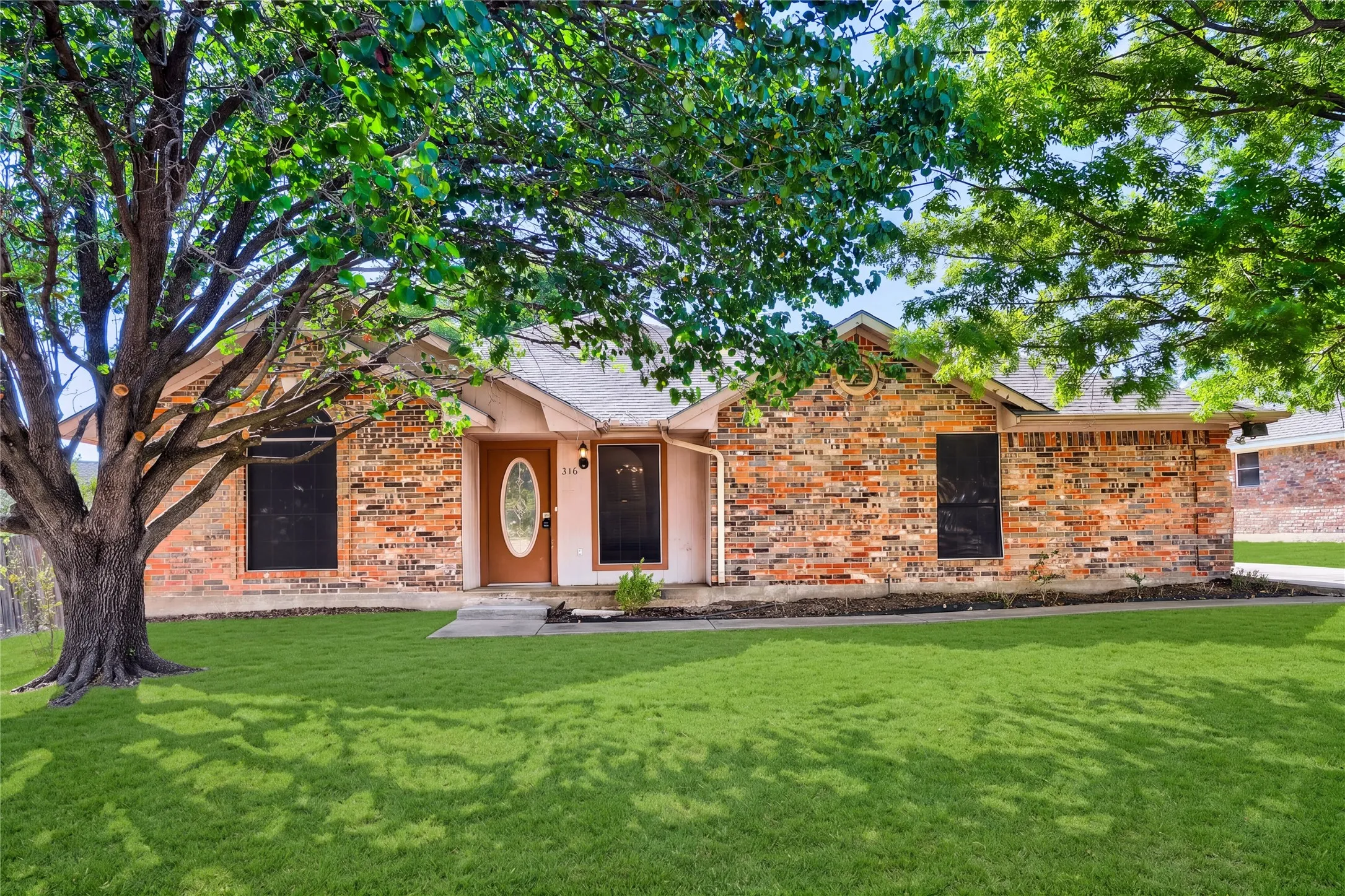 Single Family Residence For Sale in Collin County , 316 Peachtree Lane, Princeton, Texas 75407, 3 Bedroom, 2 Bathroom, 2 Garage spaces, 1,291 Sqft, built in 1997, mls#21362810, Real Estate Agent in Princeton, Homes For Sale in Collin county, Homes For Sale in Princeton, Realtor in Princeton Texas, Real Estate Brokerage Independent Realty Texas, Luminita Cordes Realtor