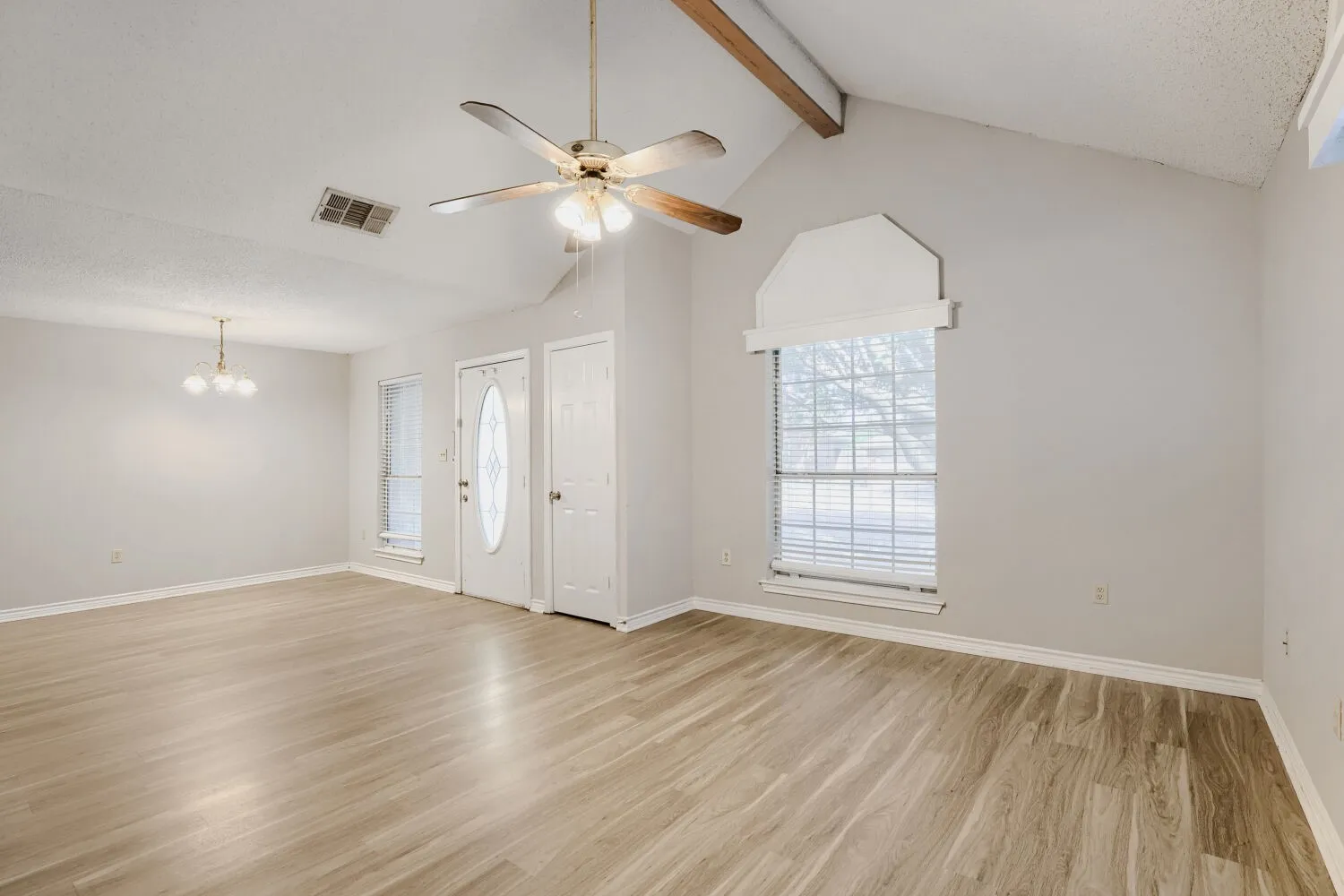 Single Family Residence For Sale in Collin County , 316 Peachtree Lane, Princeton, Texas 75407, 3 Bedroom, 2 Bathroom, 2 Garage spaces, 1,291 Sqft, built in 1997, mls#21362810, Real Estate Agent in Princeton, Homes For Sale in Collin county, Homes For Sale in Princeton, Realtor in Princeton Texas, Real Estate Brokerage Independent Realty Texas, Luminita Cordes Realtor