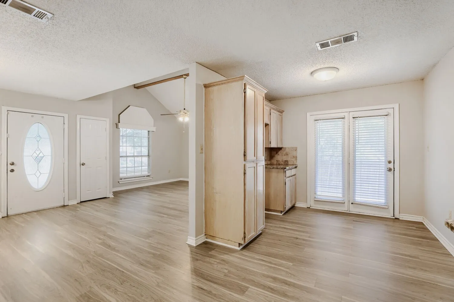 Single Family Residence For Sale in Collin County , 316 Peachtree Lane, Princeton, Texas 75407, 3 Bedroom, 2 Bathroom, 2 Garage spaces, 1,291 Sqft, built in 1997, mls#21362810, Real Estate Agent in Princeton, Homes For Sale in Collin county, Homes For Sale in Princeton, Realtor in Princeton Texas, Real Estate Brokerage Independent Realty Texas, Luminita Cordes Realtor