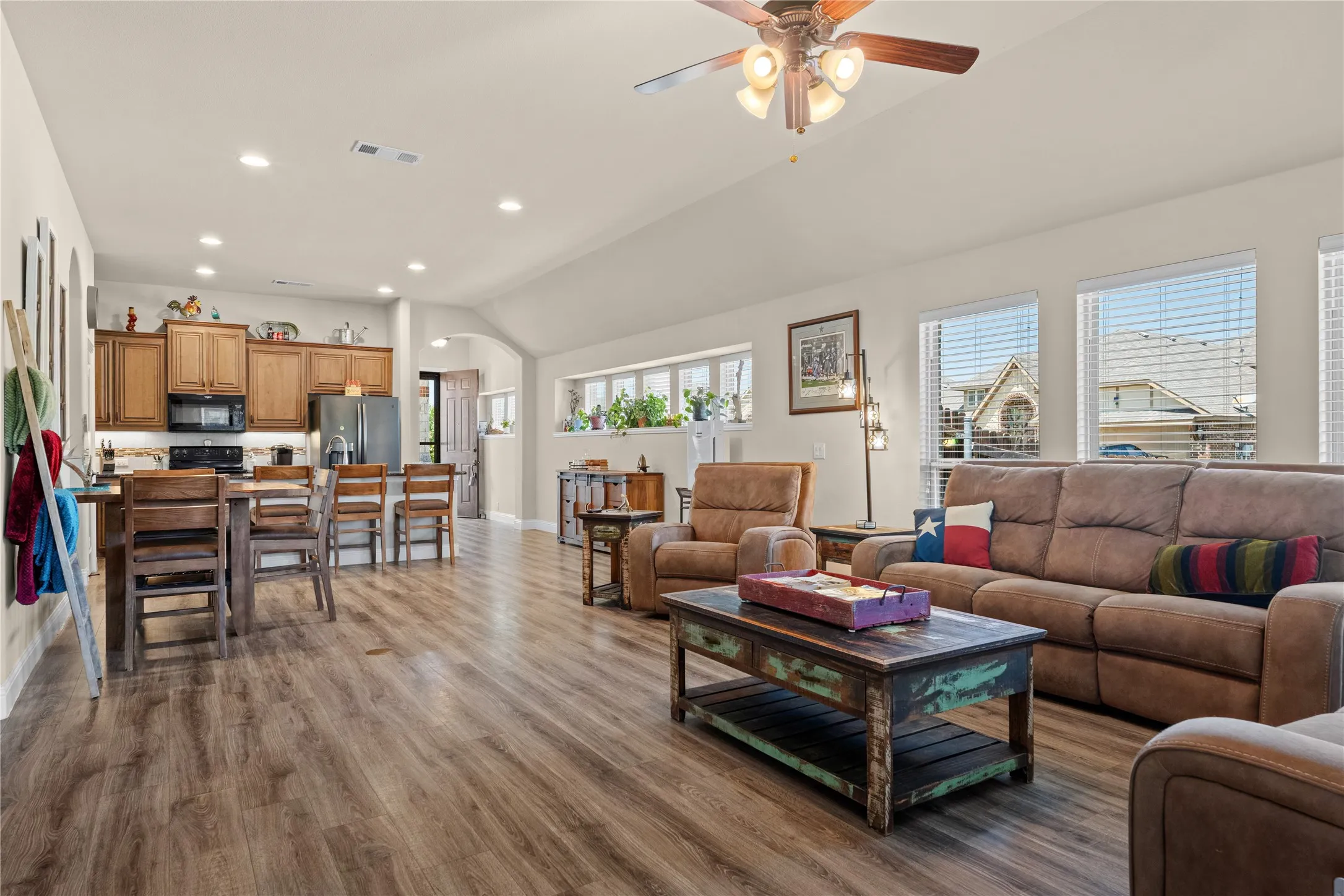 Single Family Residence For Sale in Johnson County , 116 Cimmaron Court, Alvarado, Texas 76009, 3 Bedroom, 2 Bathroom, 2 Garage spaces, 1,840 Sqft, built in 2017, mls#21361916, Real Estate Agent in Alvarado, Homes For Sale in Johnson county, Homes For Sale in Alvarado, Realtor in Alvarado Texas, Real Estate Brokerage Independent Realty Texas, Luminita Cordes Realtor