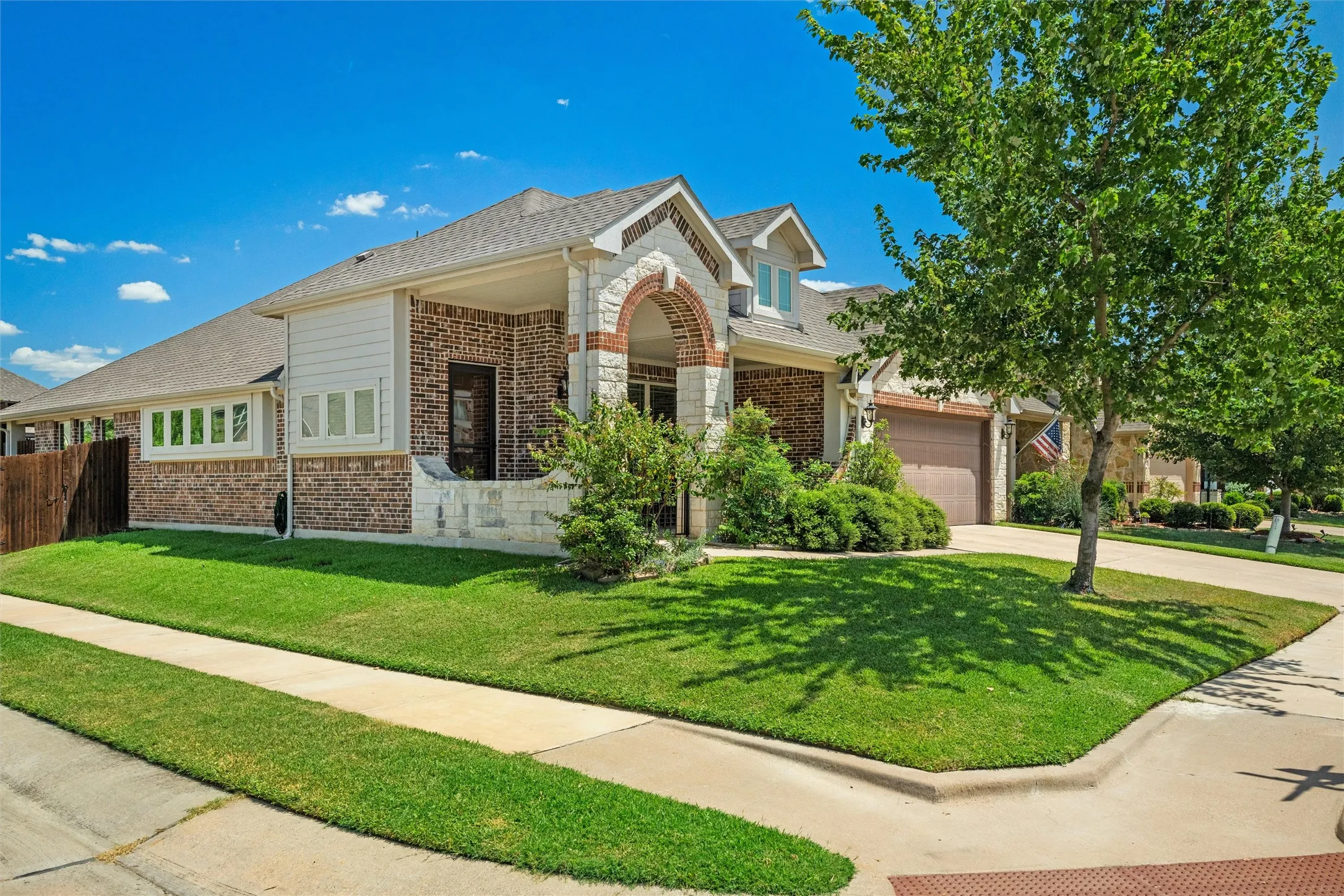 Single Family Residence For Sale in Johnson County , 116 Cimmaron Court, Alvarado, Texas 76009, 3 Bedroom, 2 Bathroom, 2 Garage spaces, 1,840 Sqft, built in 2017, mls#21361916, Real Estate Agent in Alvarado, Homes For Sale in Johnson county, Homes For Sale in Alvarado, Realtor in Alvarado Texas, Real Estate Brokerage Independent Realty Texas, Luminita Cordes Realtor
